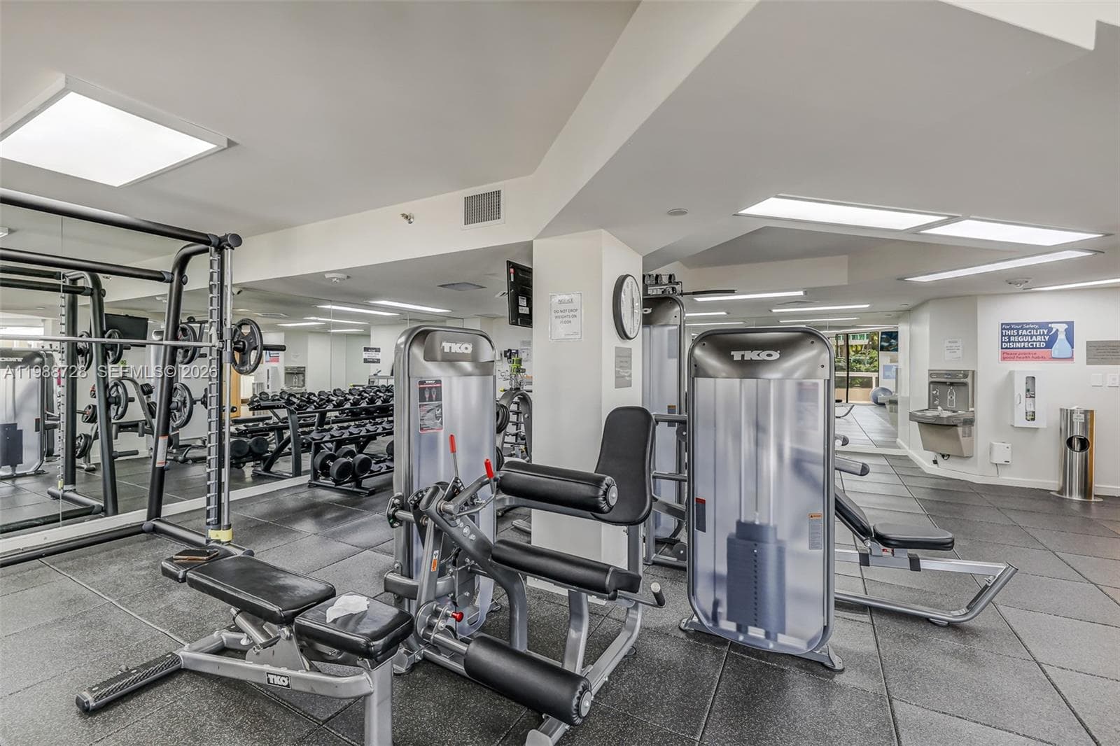 20185 E Country Club Dr 302 photo 22