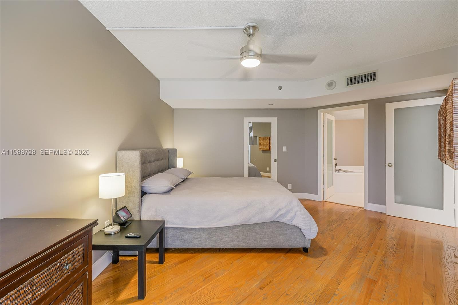 20185 E Country Club Dr 302 photo 11