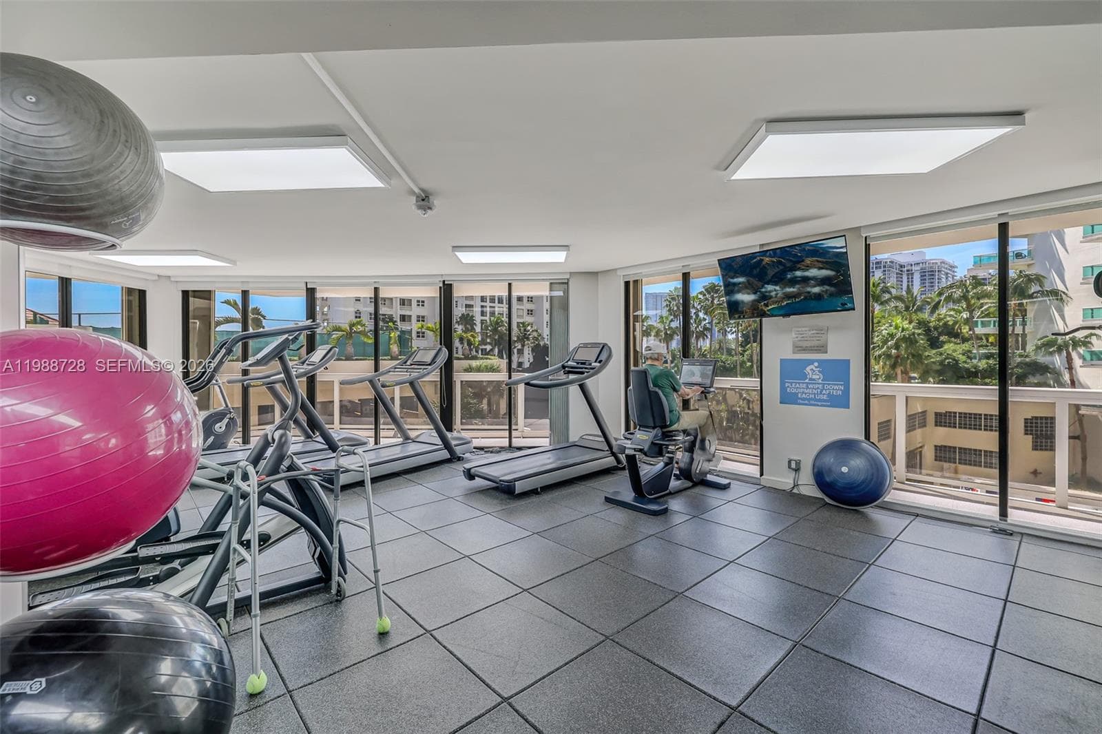 20185 E Country Club Dr 302 photo 21