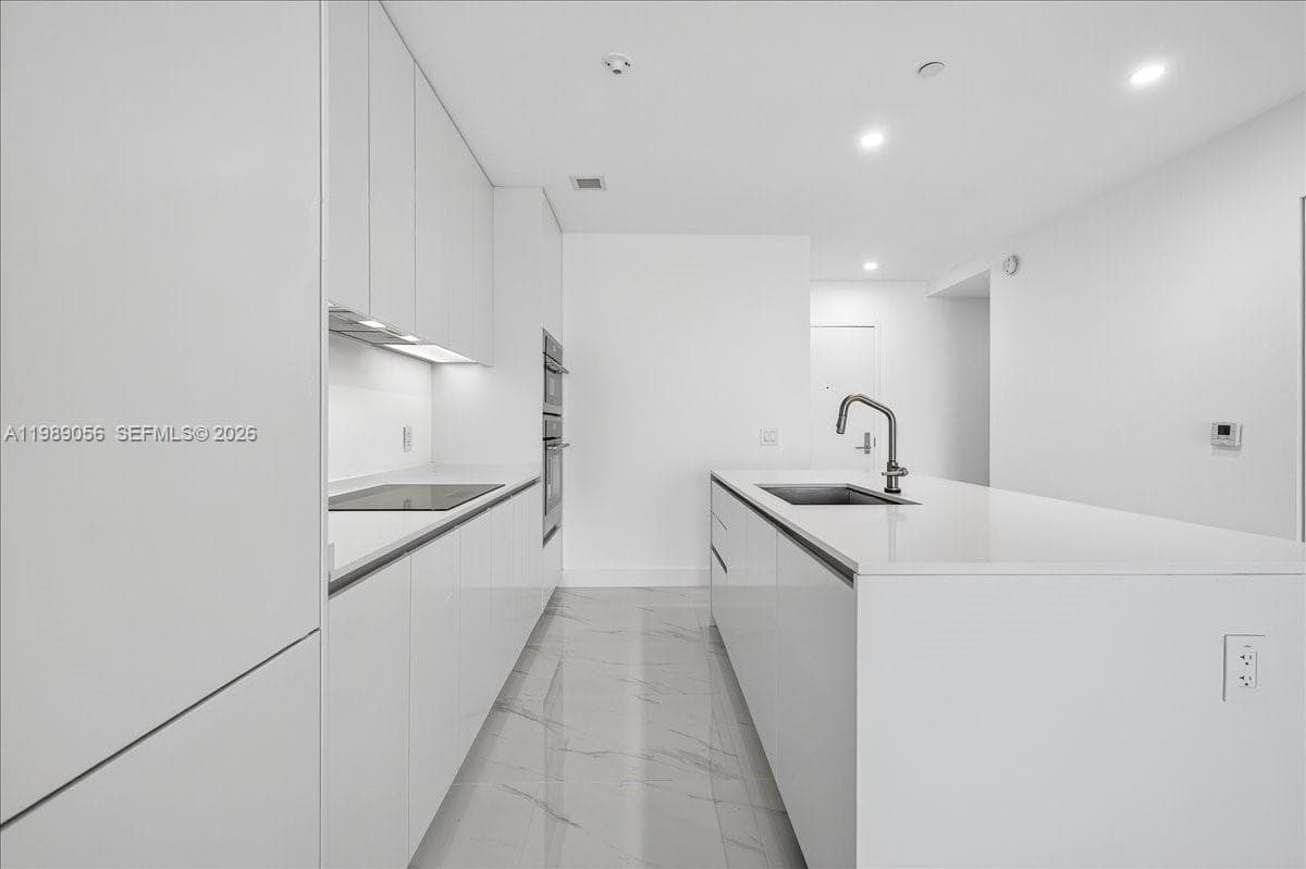 700 NE 24 2606 photo 9