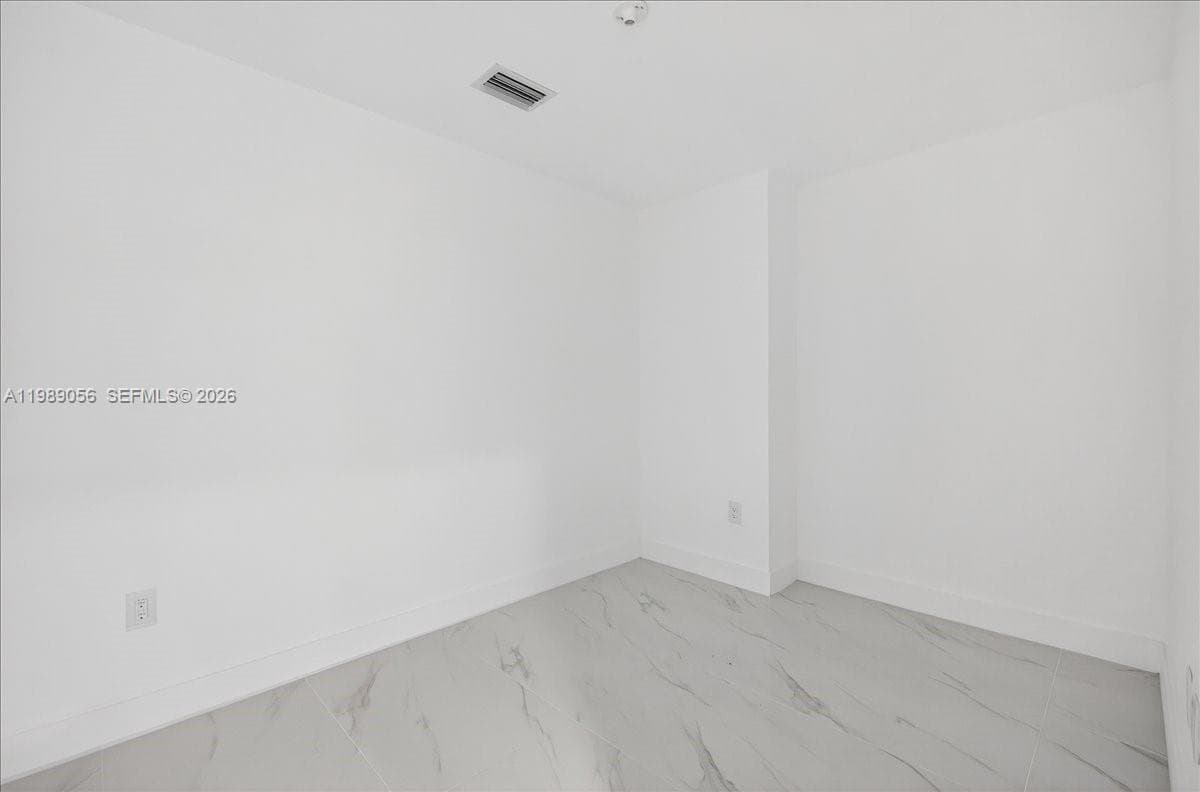 700 NE 24 2606 photo 24