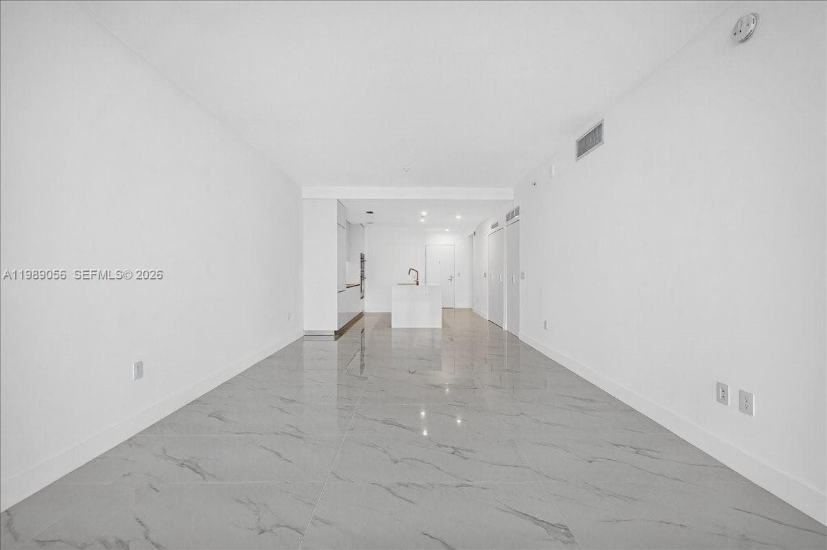 700 NE 24 2606 photo 10