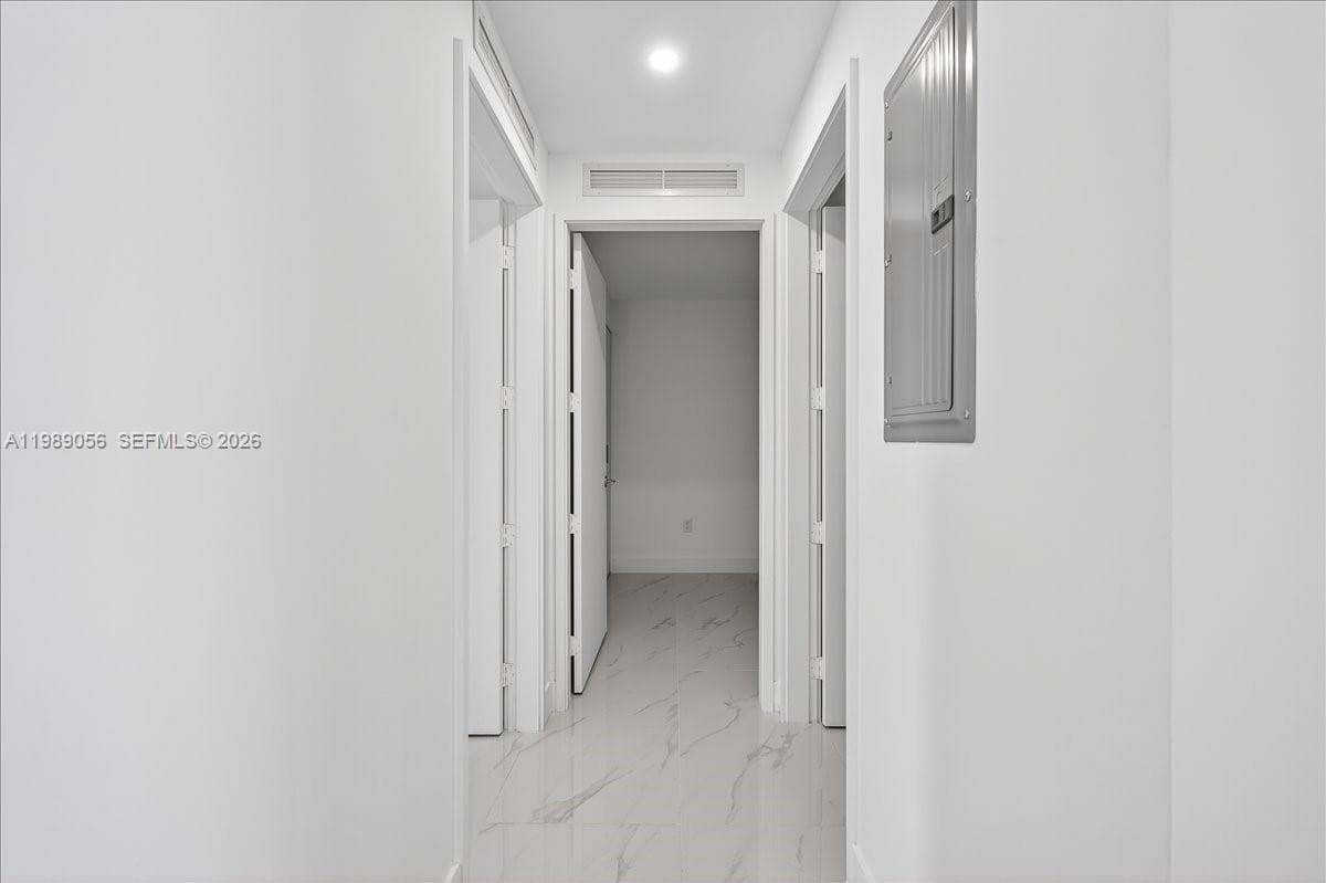 700 NE 24 2606 photo 21