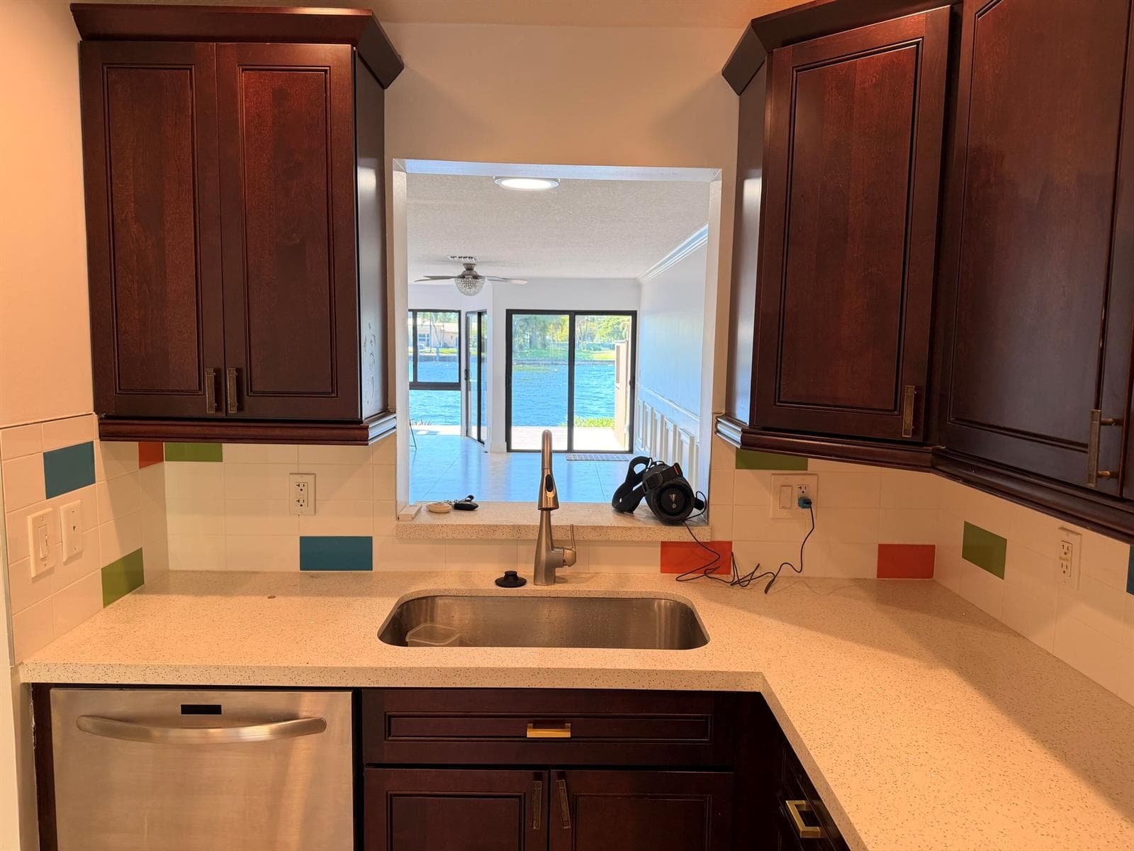 797 S Riverside Drive photo 4