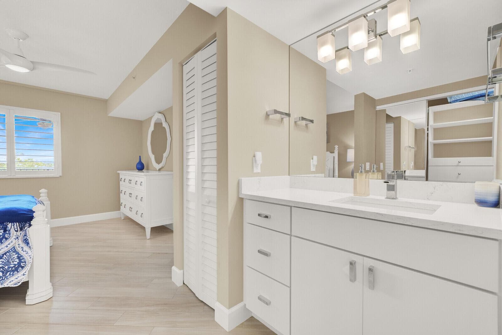 1001 Seafarer Circle 405 photo 23