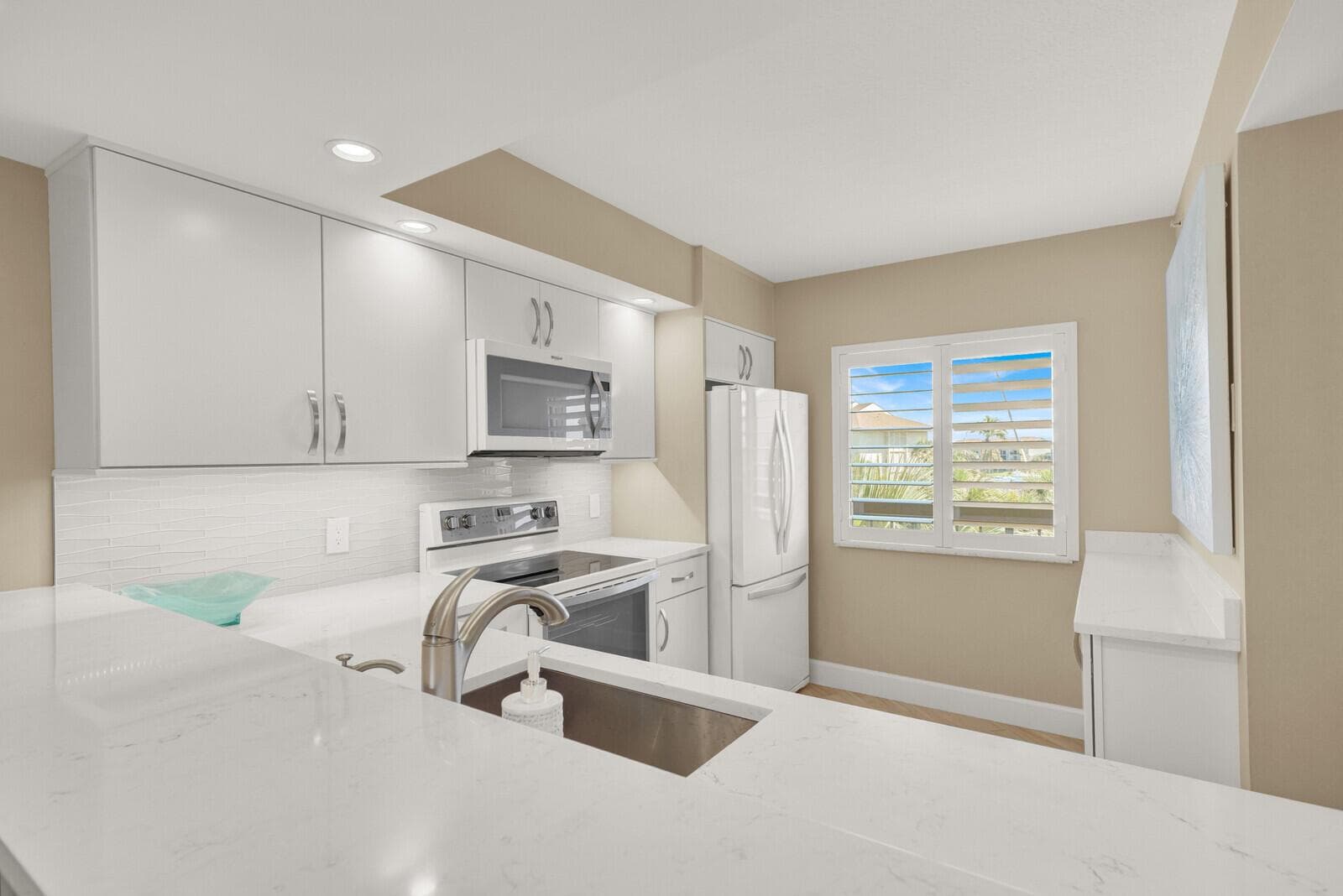 1001 Seafarer Circle 405 photo 6