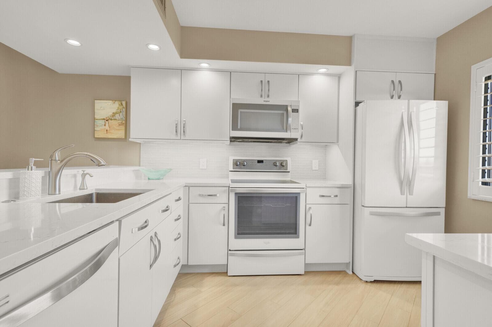 1001 Seafarer Circle 405 photo 3