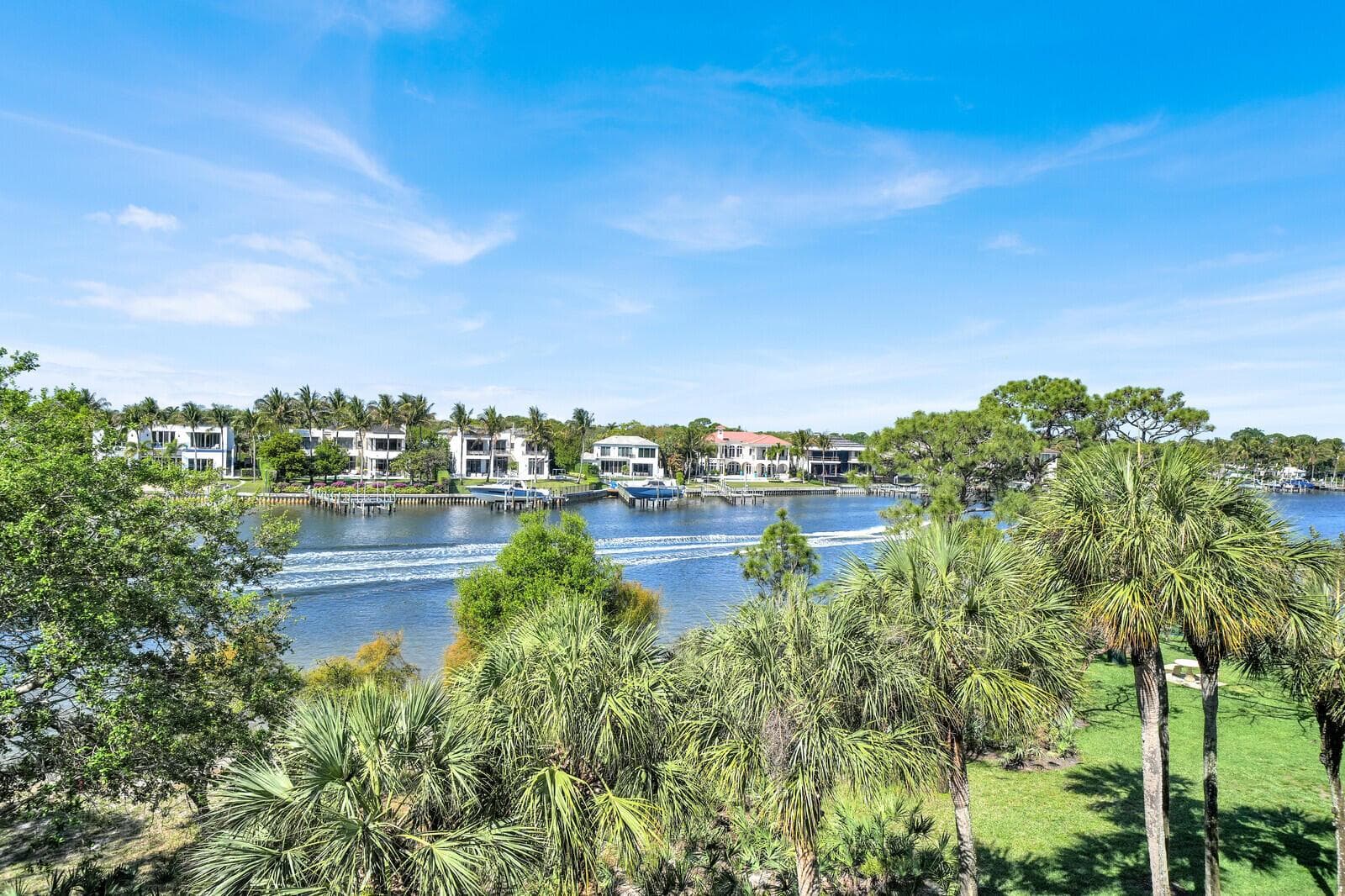 1001 Seafarer Circle 405 photo 1