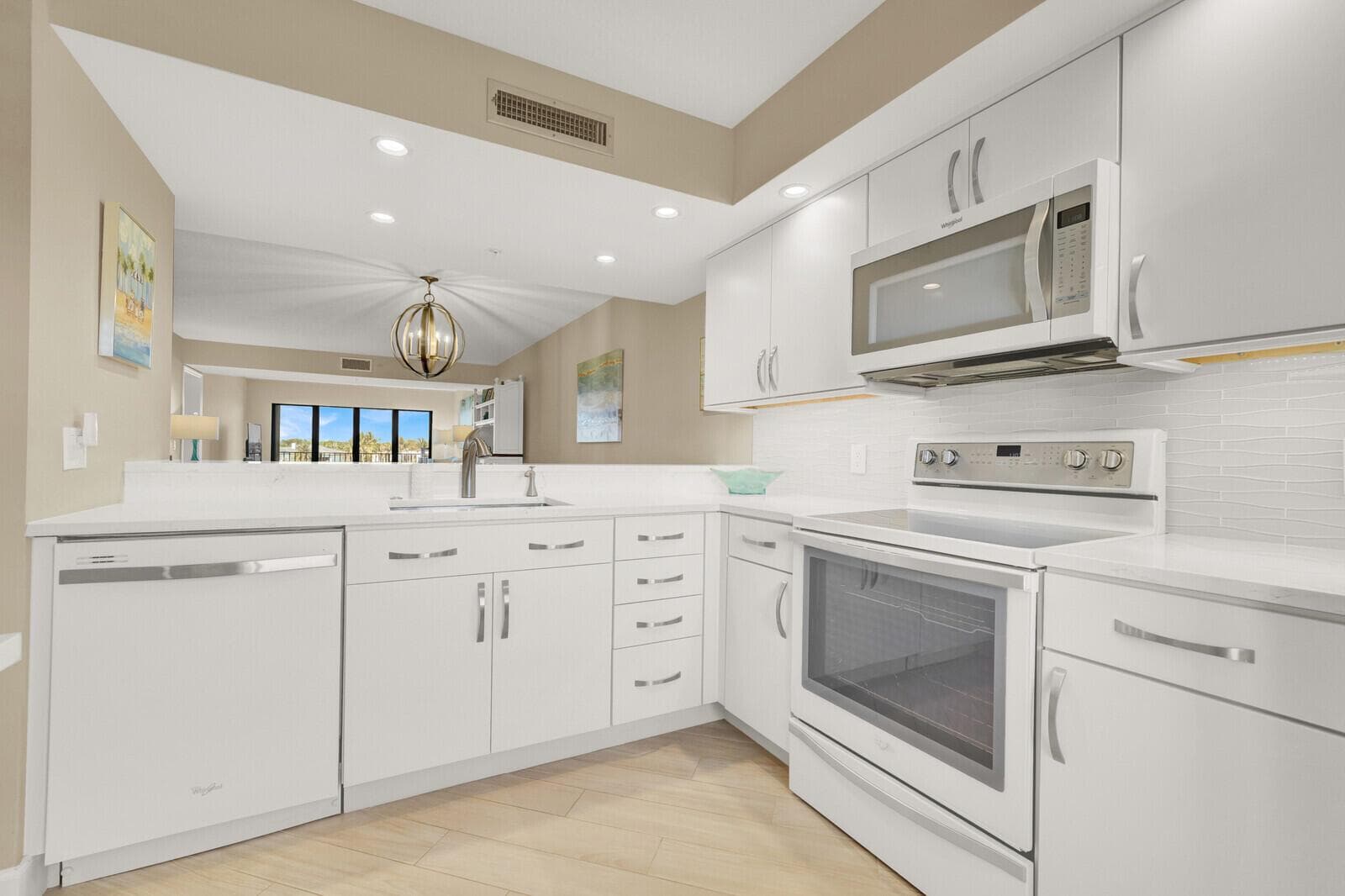 1001 Seafarer Circle 405 photo 5