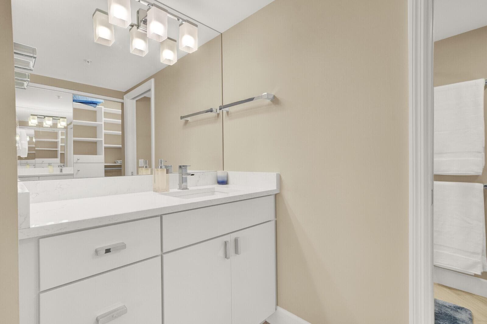 1001 Seafarer Circle 405 photo 24
