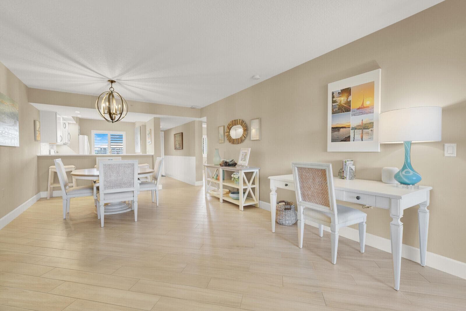 1001 Seafarer Circle 405 photo 19