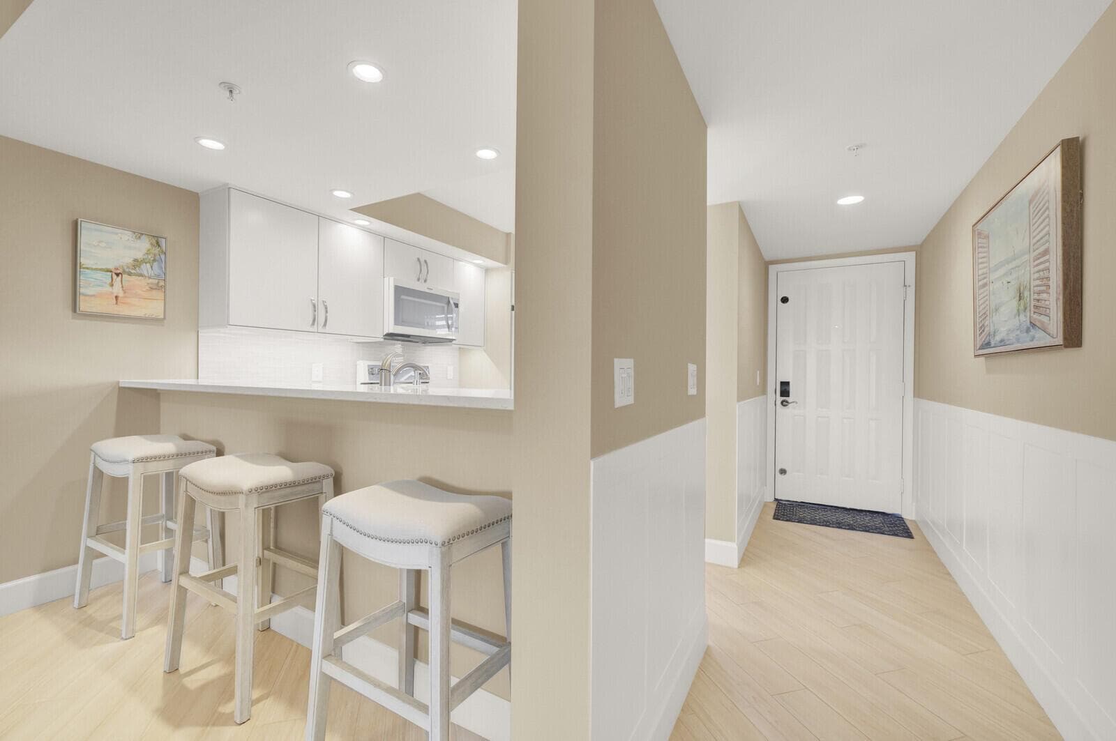 1001 Seafarer Circle 405 photo 8
