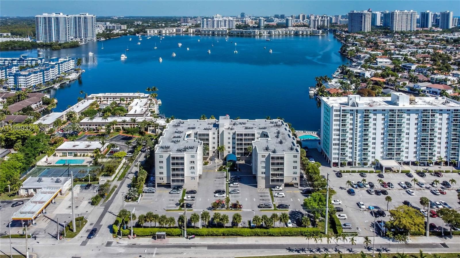 2821 N Miami Beach Blvd 2K photo 2