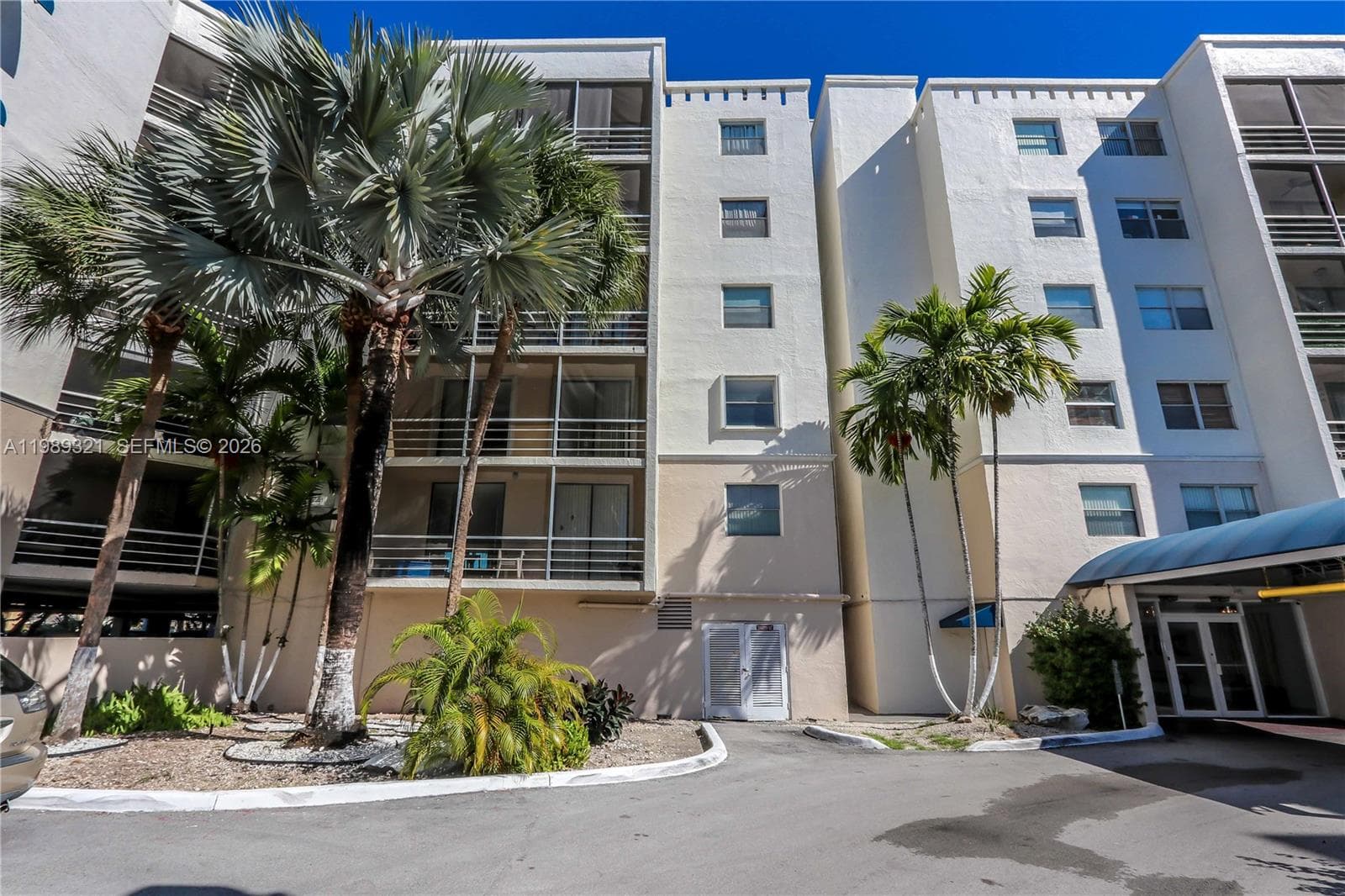 2821 N Miami Beach Blvd 2K photo 5