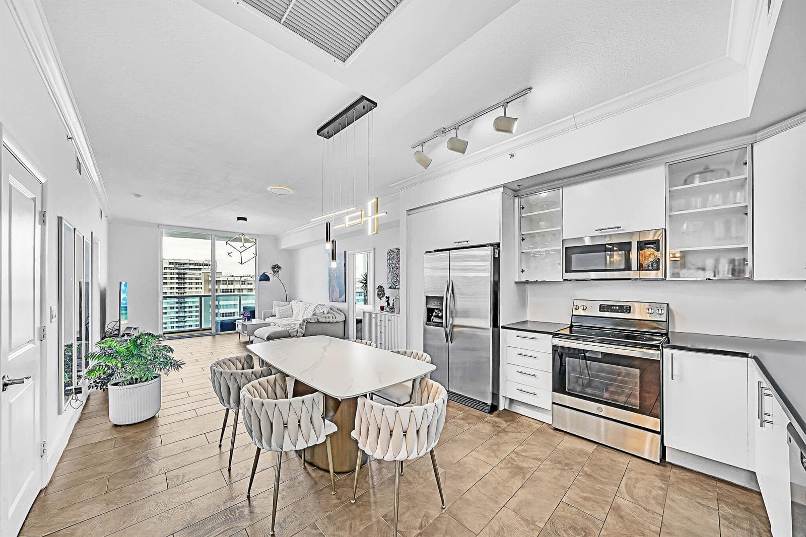 1945 S Ocean Drive 1803 photo 10