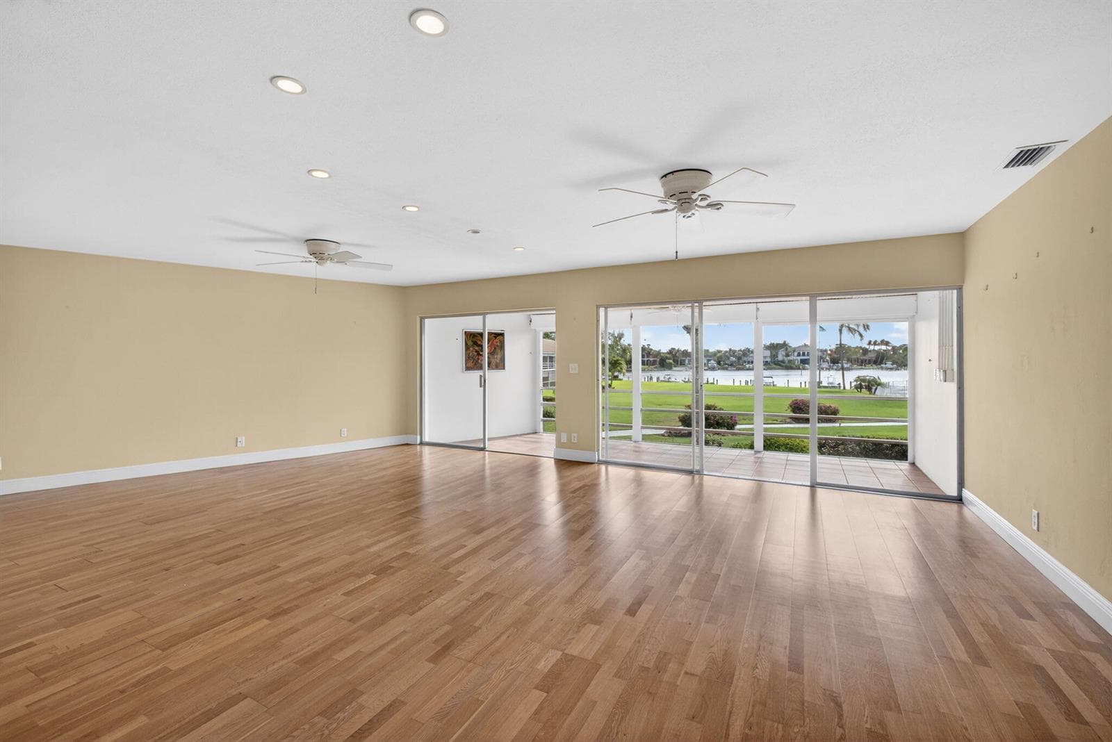478 Tequesta Drive 205 photo 9