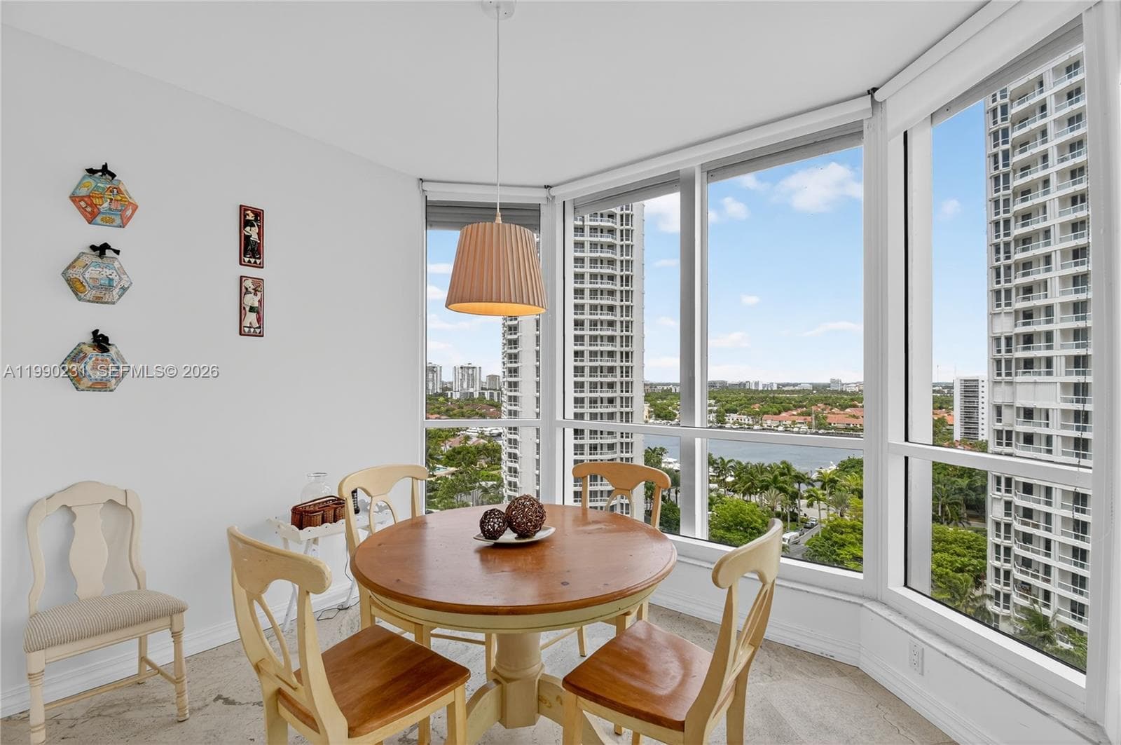 21150 Point Pl 1505 photo 13