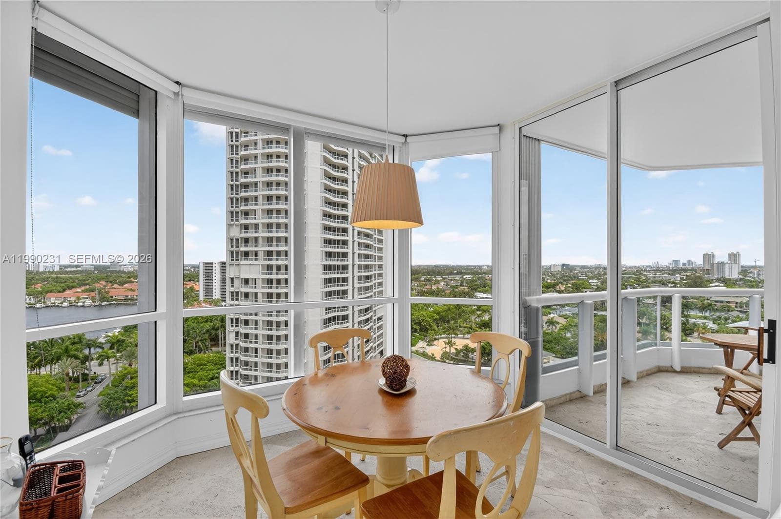 21150 Point Pl 1505 photo 14