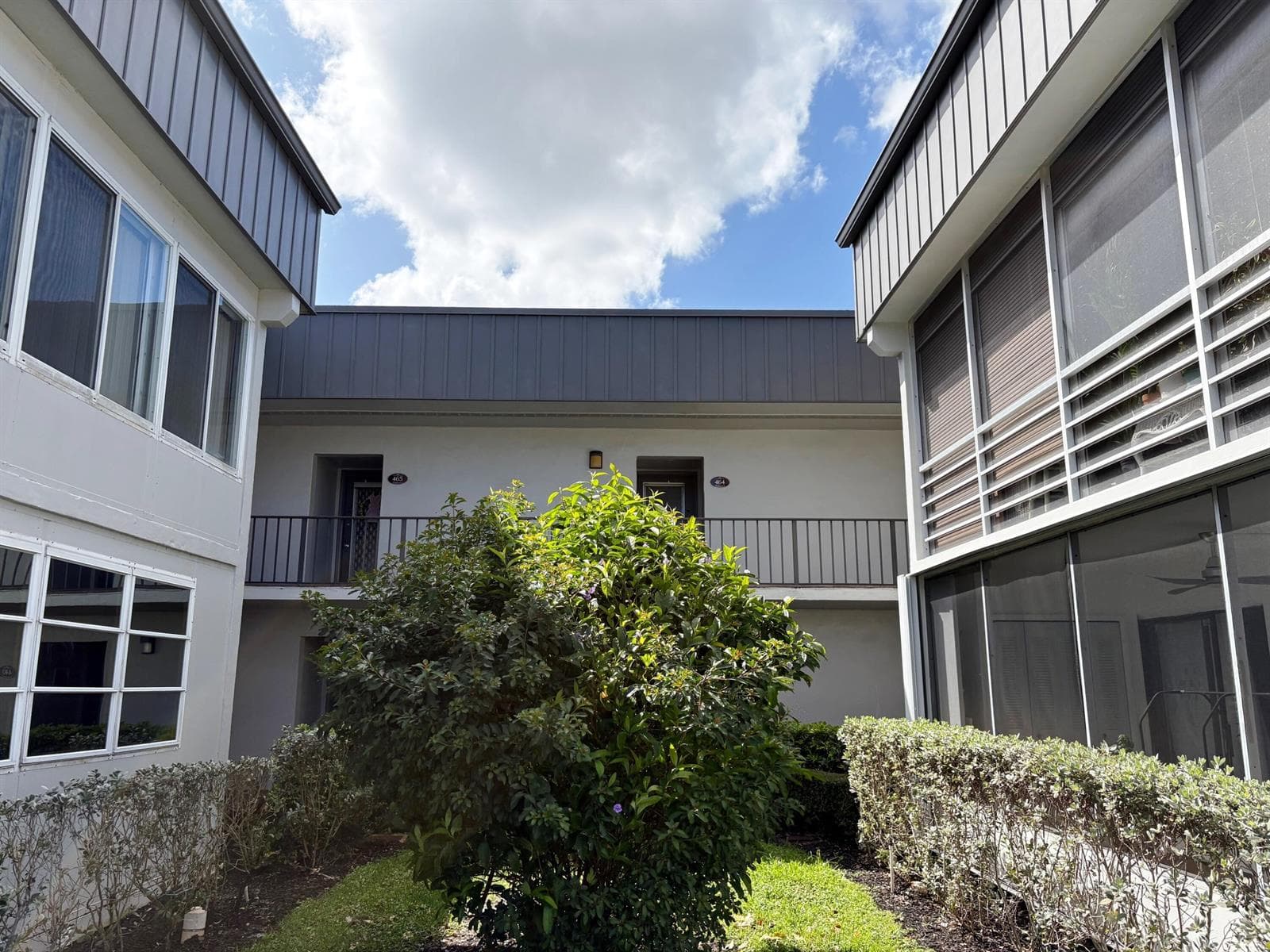 464 Piedmont J photo 2