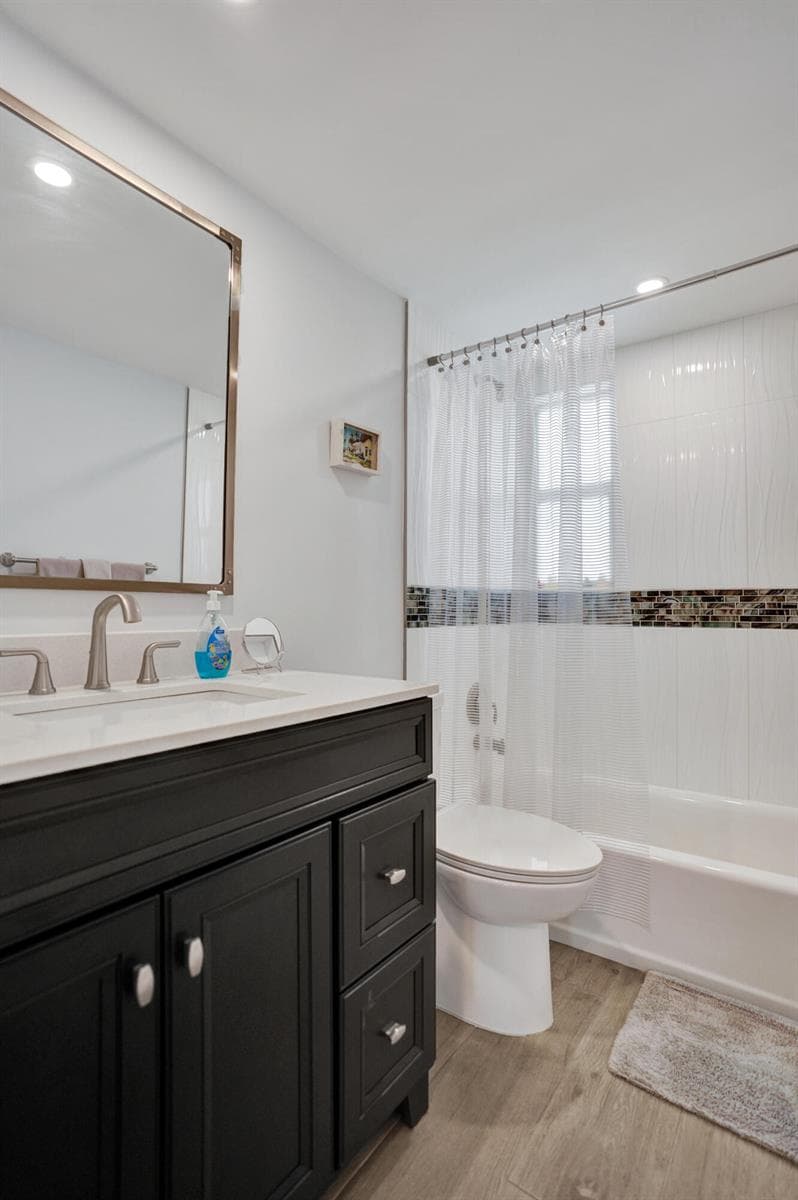 311 E Ocean Avenue 102 photo 23