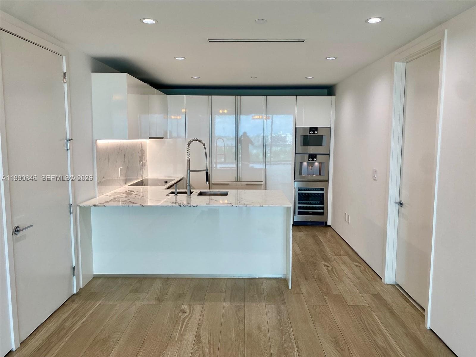 10203 Collins Ave 905 photo 6