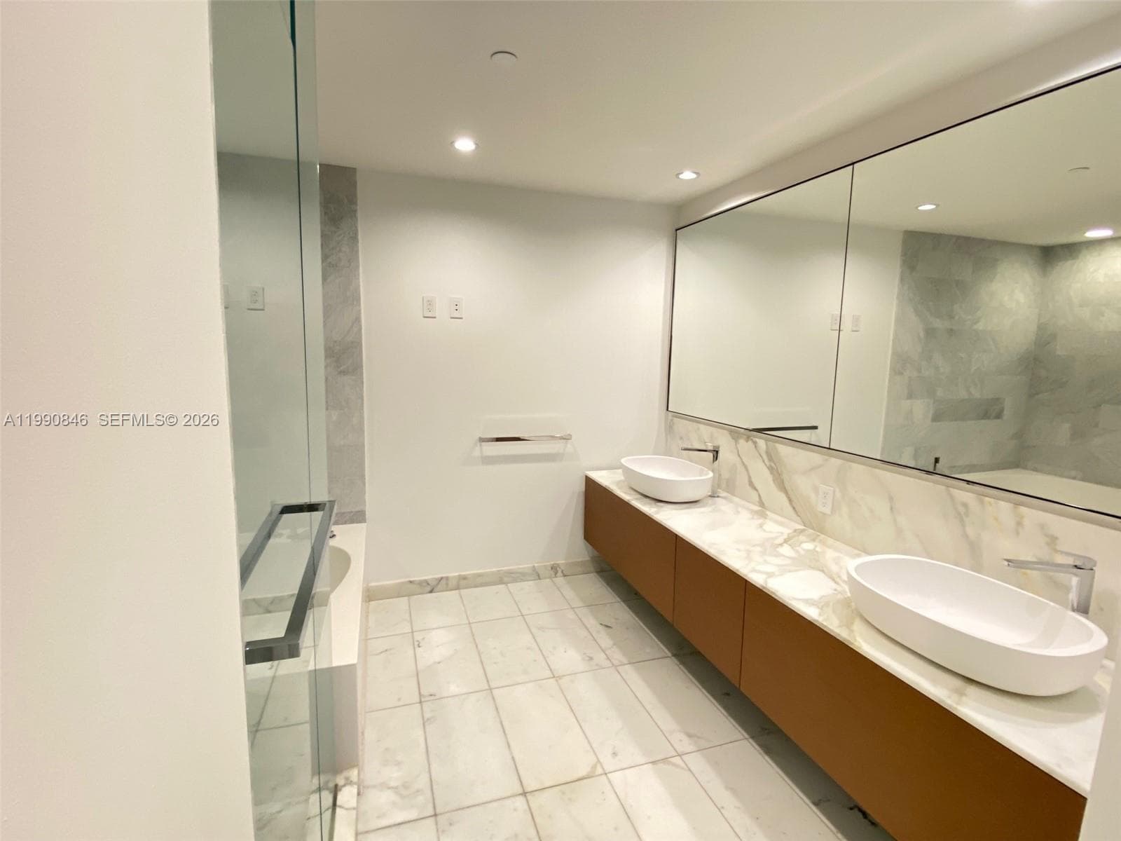 10203 Collins Ave 905 photo 10
