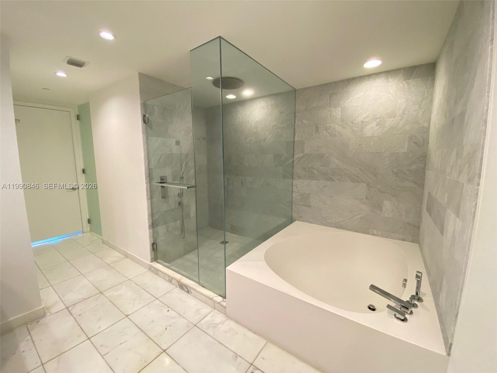 10203 Collins Ave 905 photo 11