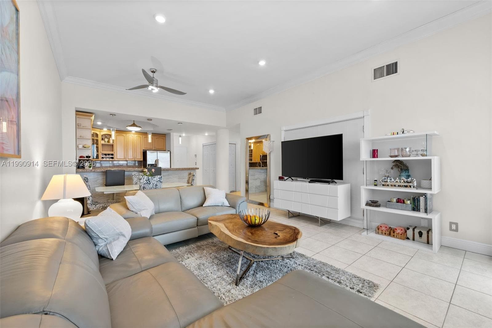 3725 S Ocean Dr PH18 photo 4