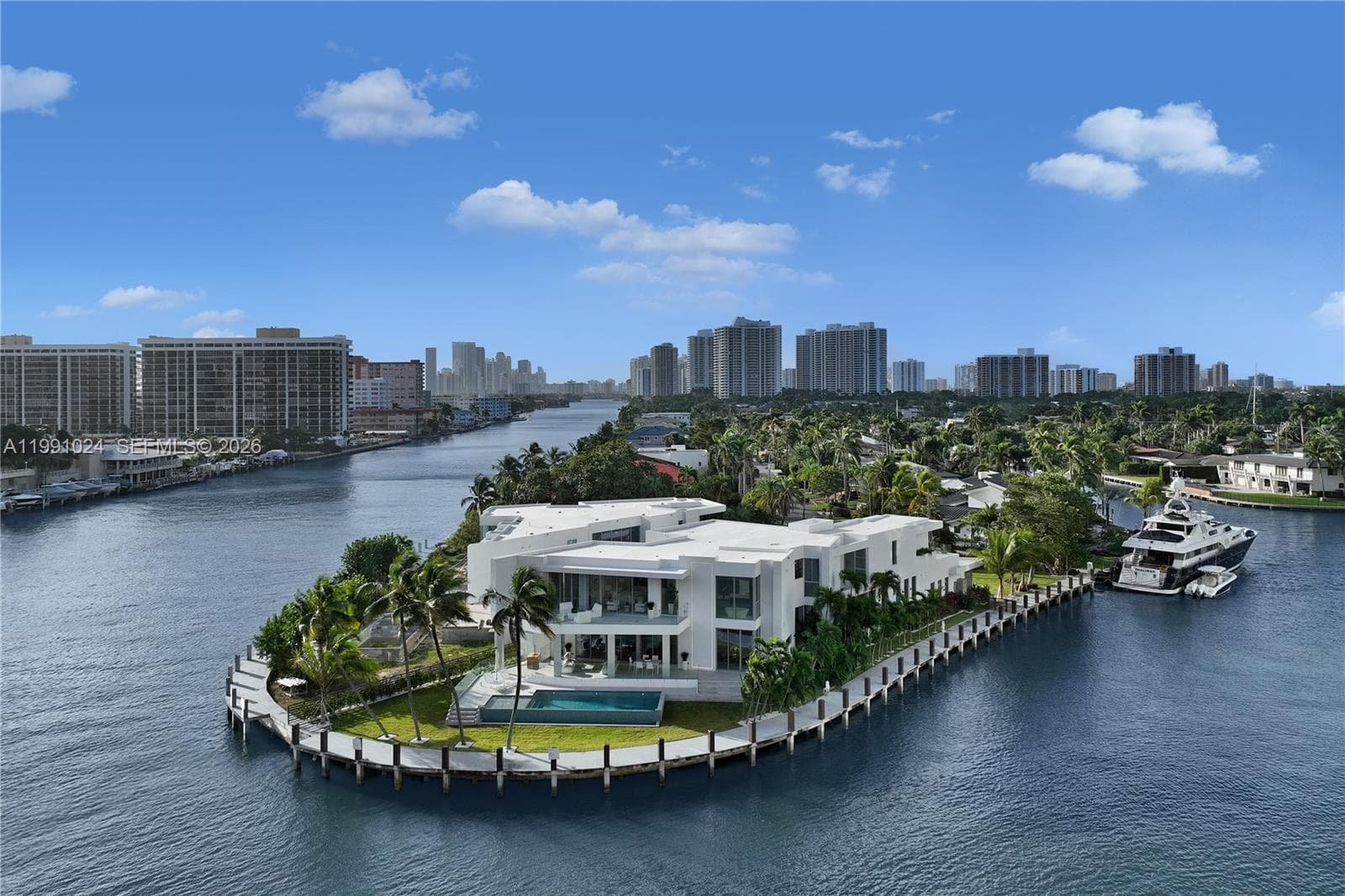 501 Palm Dr photo 2