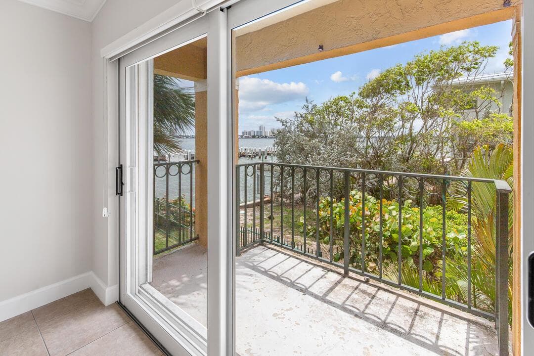 1060 Lake Shore Drive 201 photo 21
