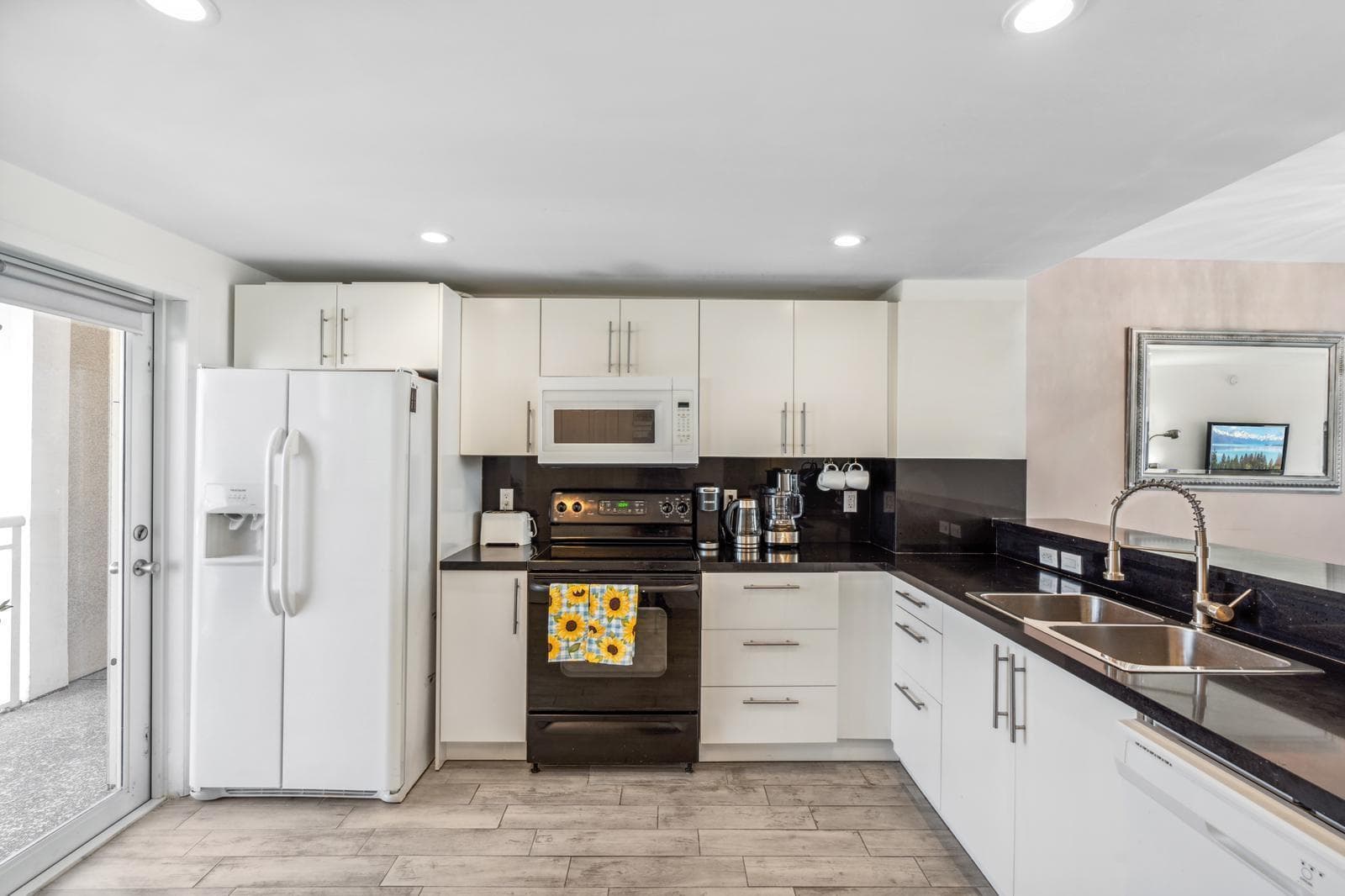 750 N Ocean Boulevard 1507 photo 3