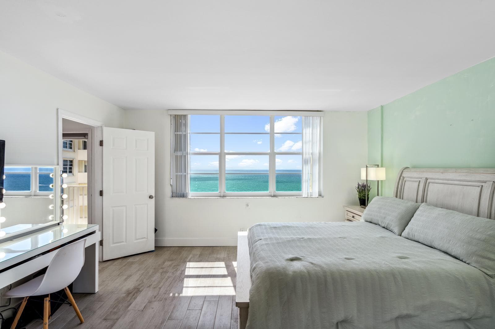 750 N Ocean Boulevard 1507 photo 24
