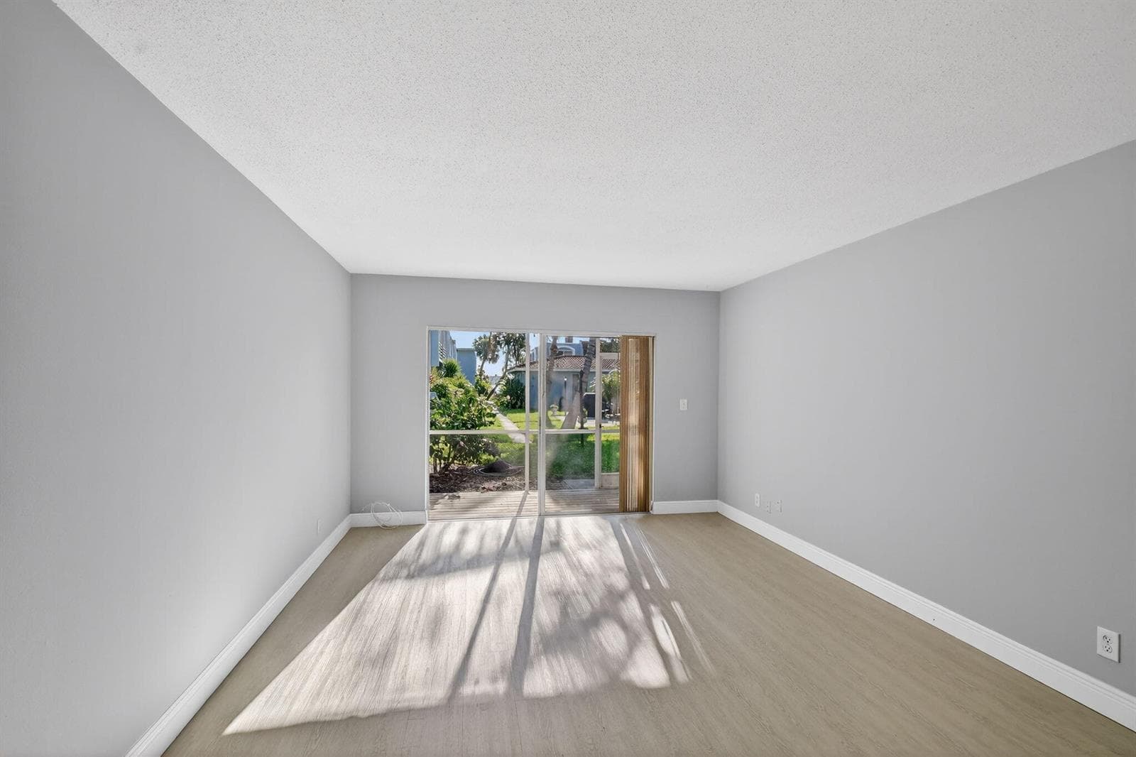 1432 S Lakeside Drive 4 photo 23