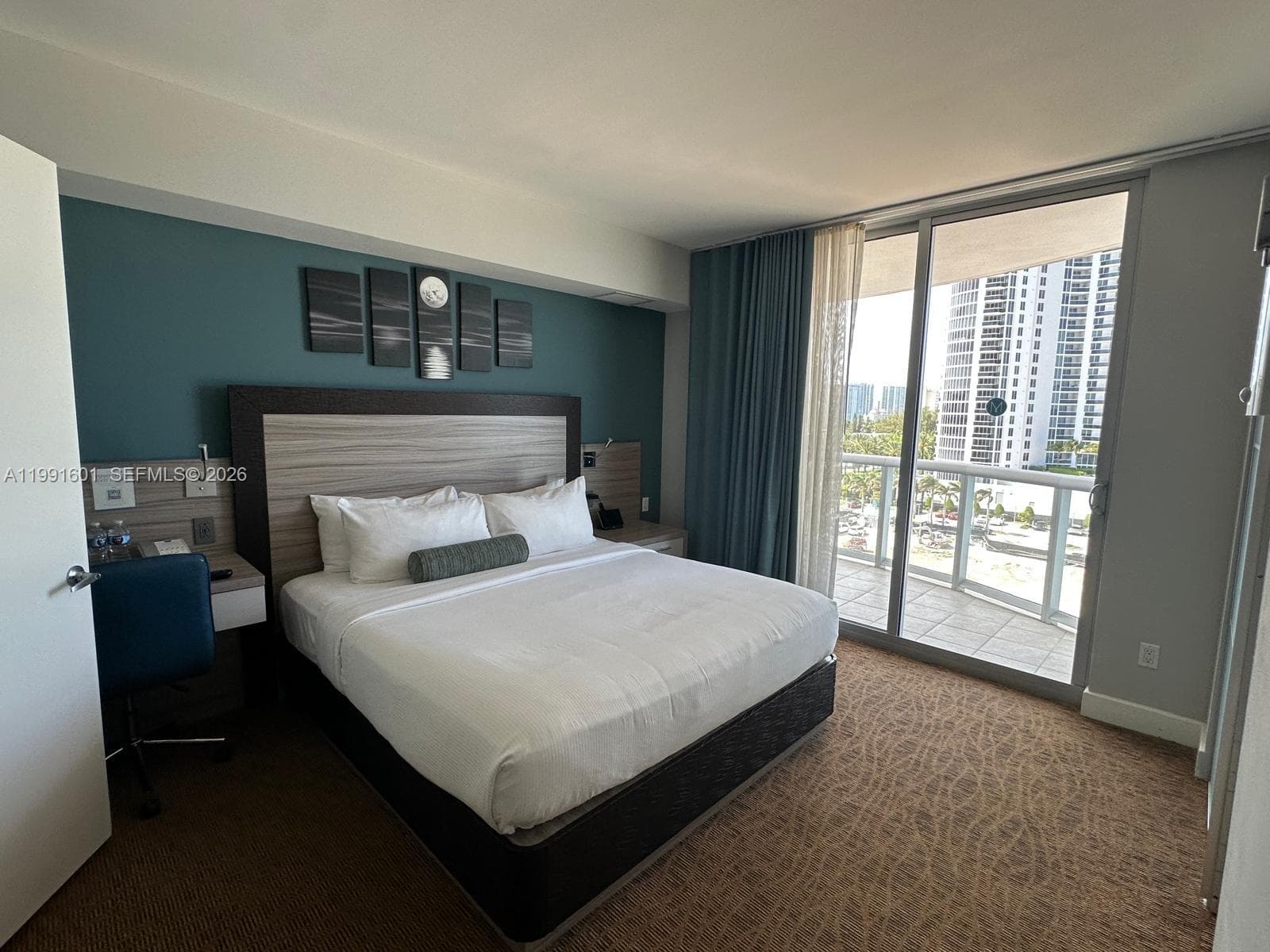 18683 Collins Ave 802 photo 23