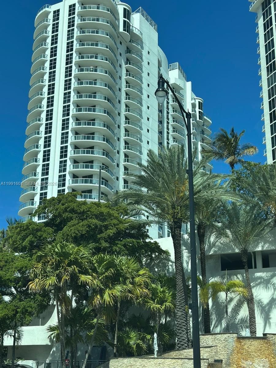 18683 Collins Ave 802 photo 3
