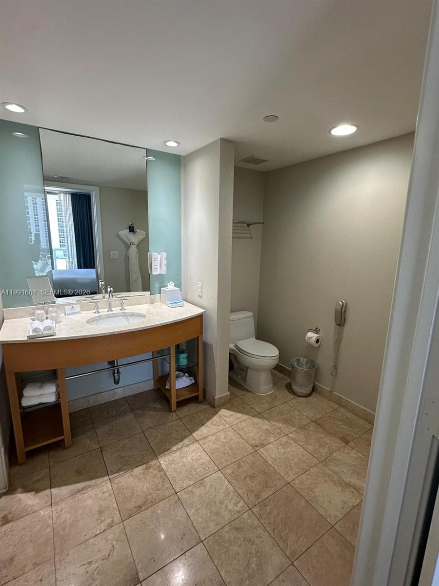 18683 Collins Ave 802 photo 24