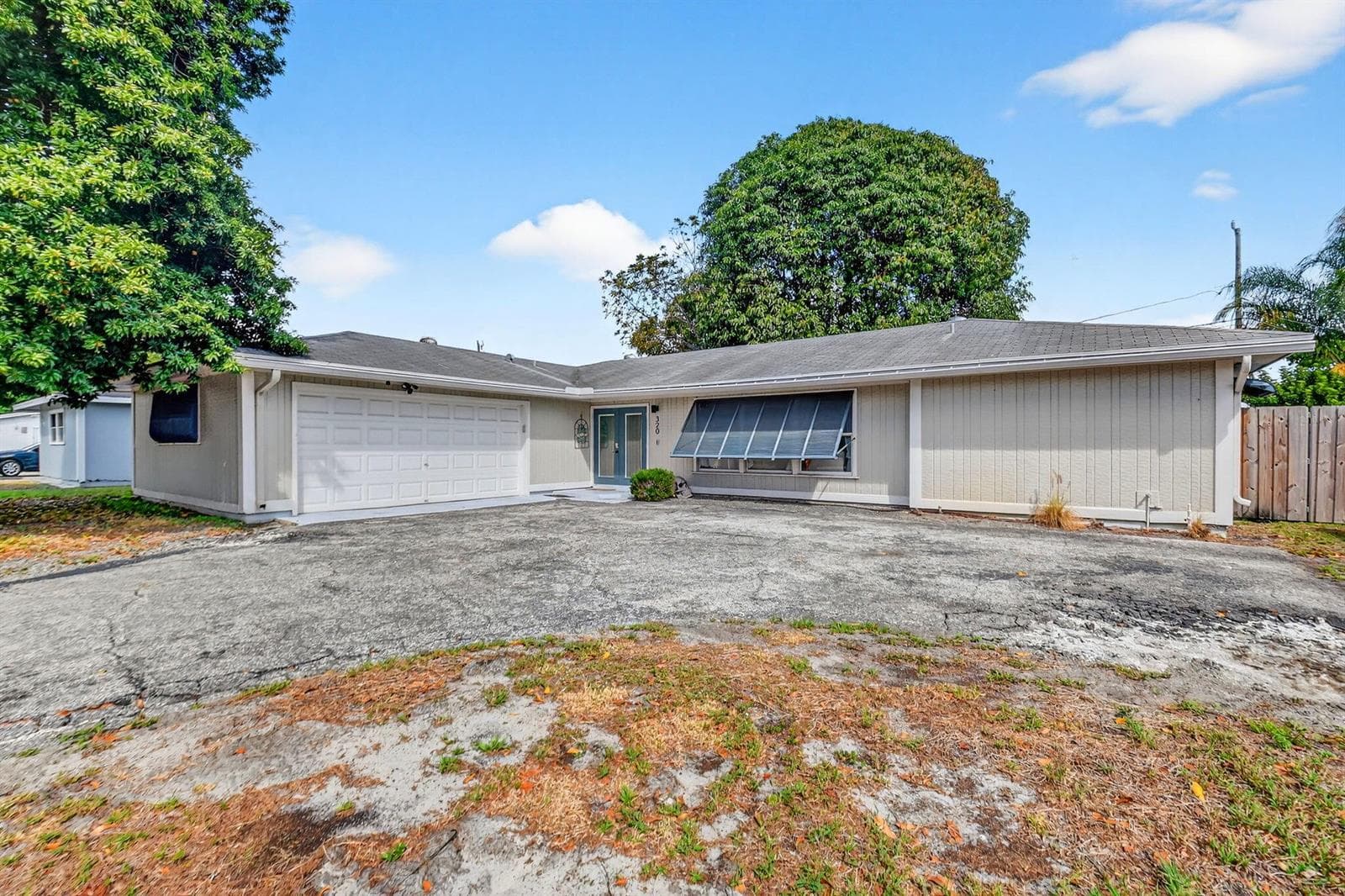 320 Riverdale Road photo 3