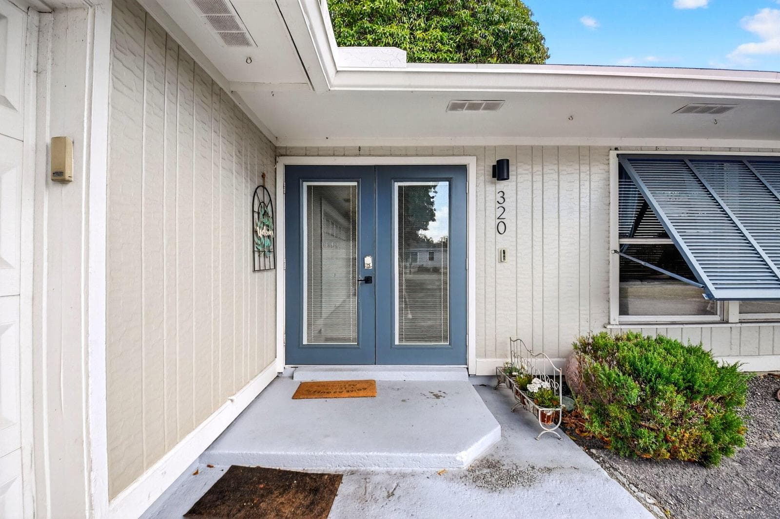 320 Riverdale Road photo 4