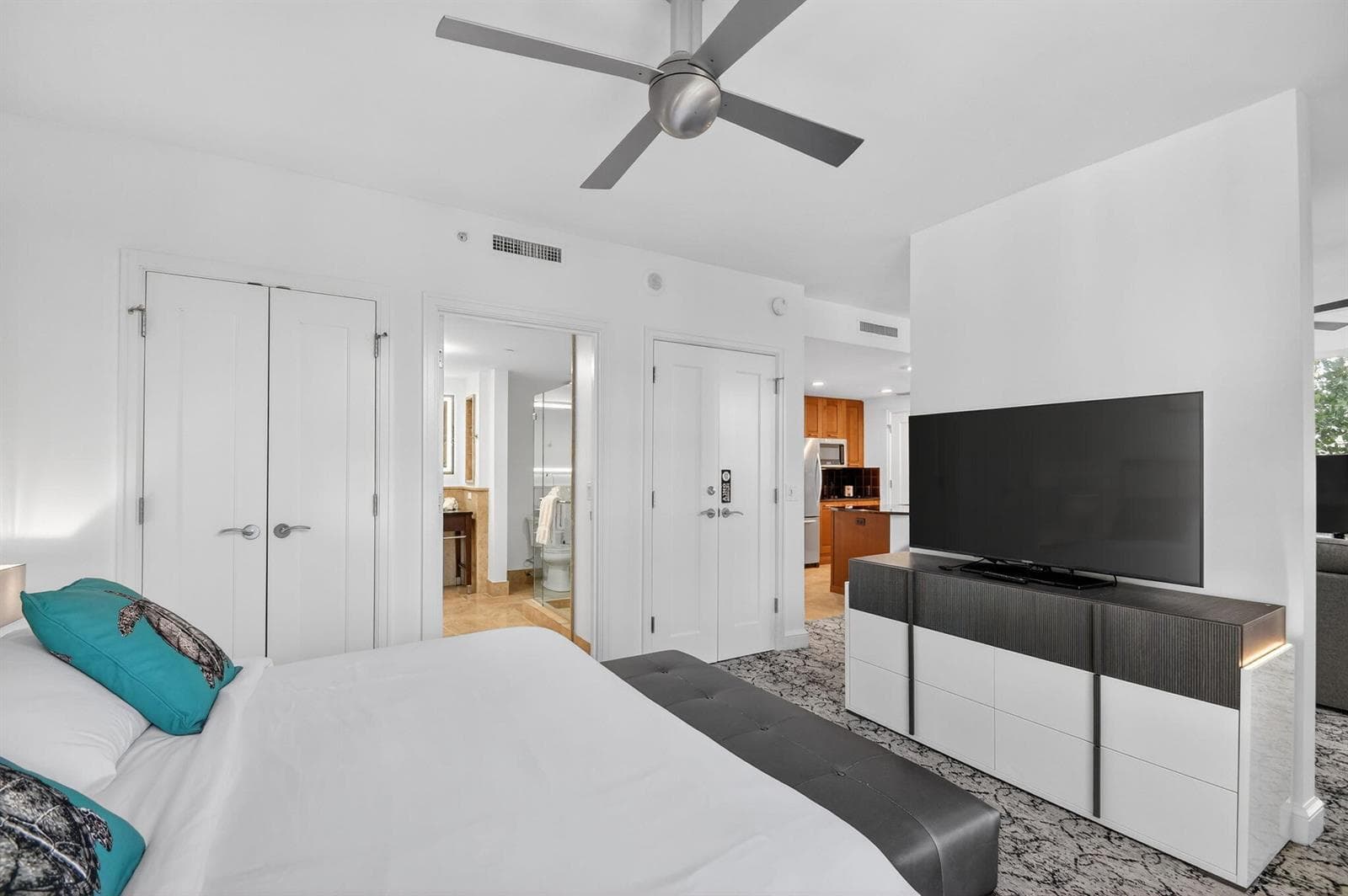 3800 N Ocean Drive 518 photo 7
