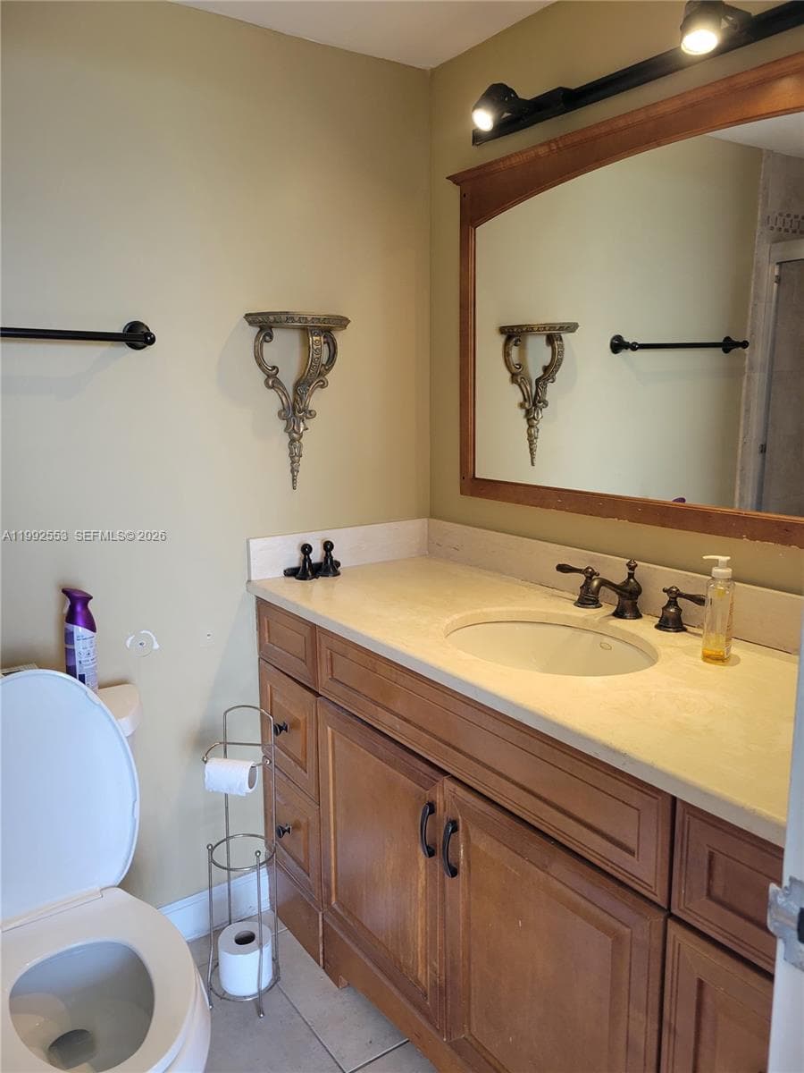 2020 NE 135th St 904 photo 6