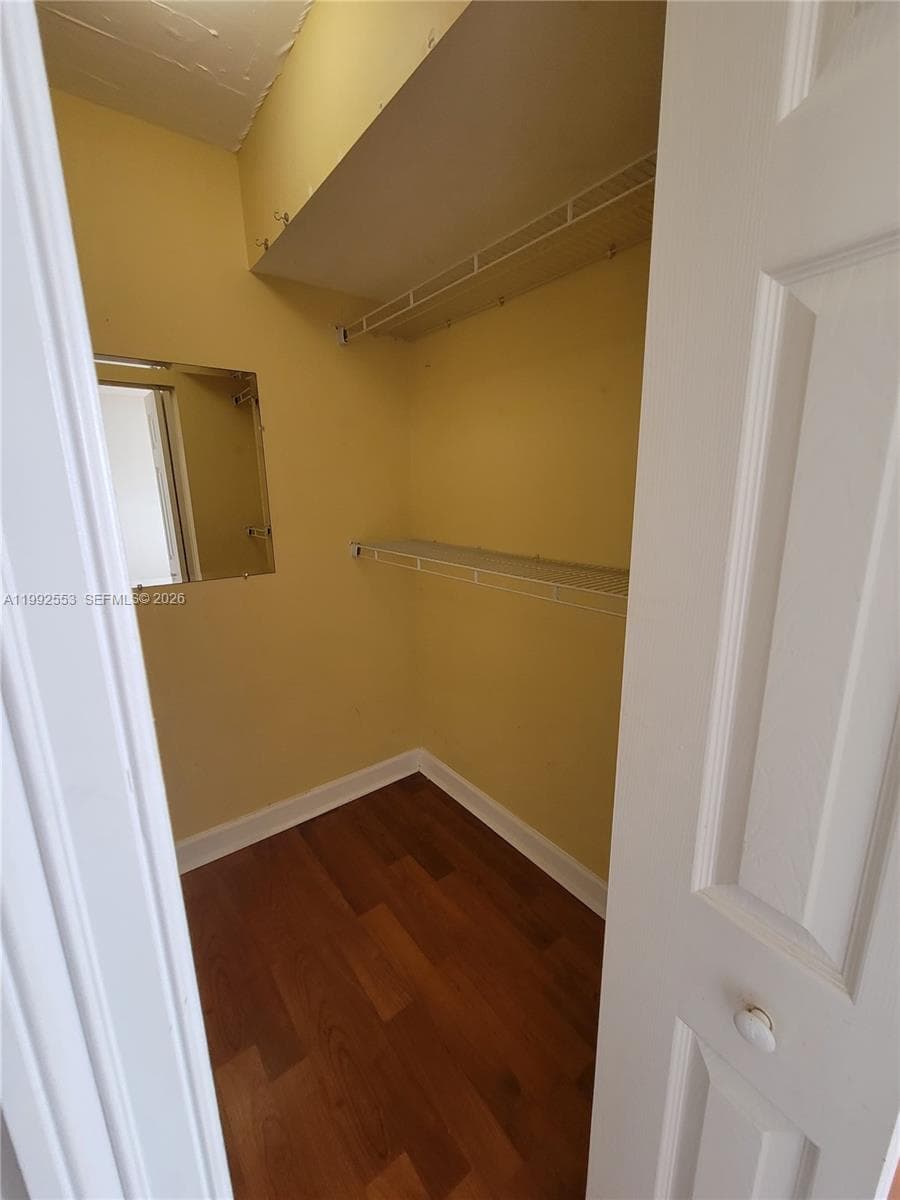 2020 NE 135th St 904 photo 16