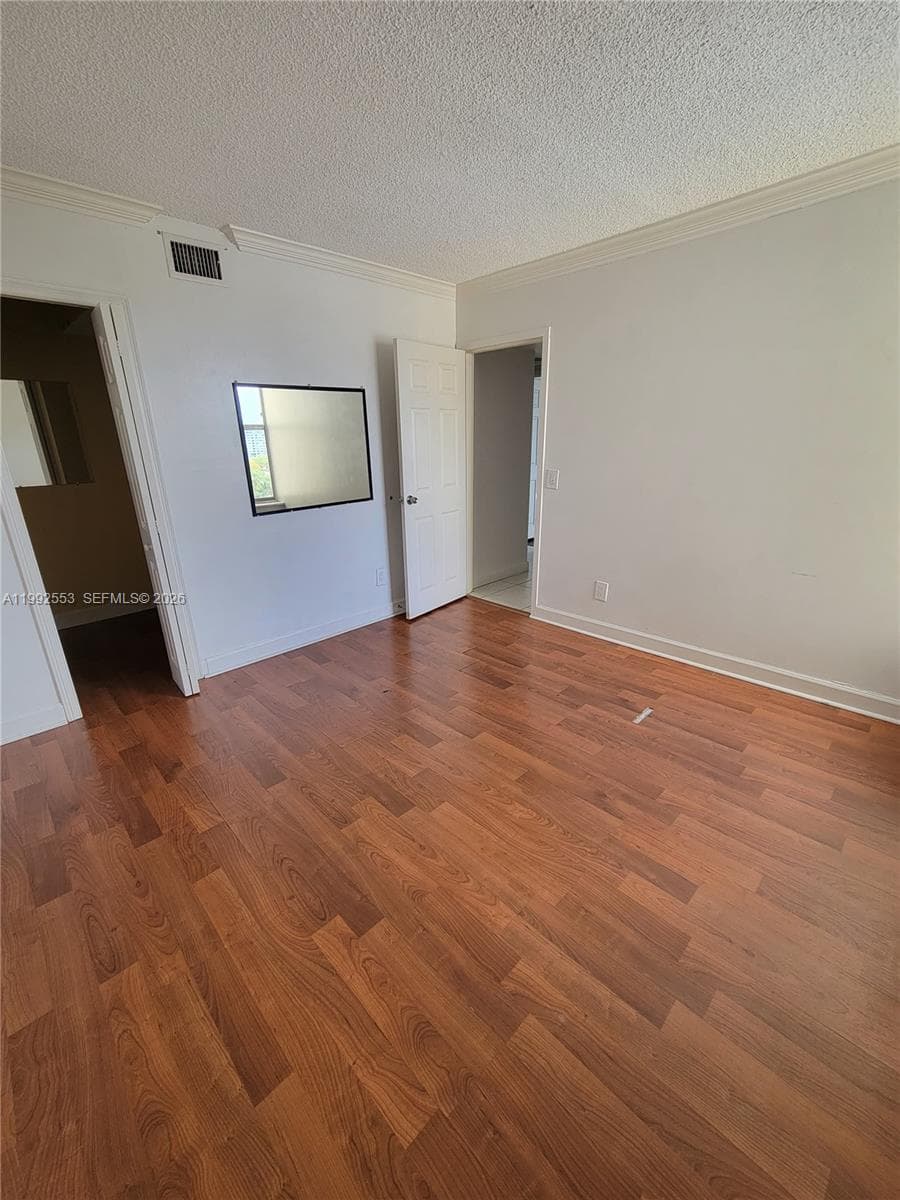2020 NE 135th St 904 photo 7
