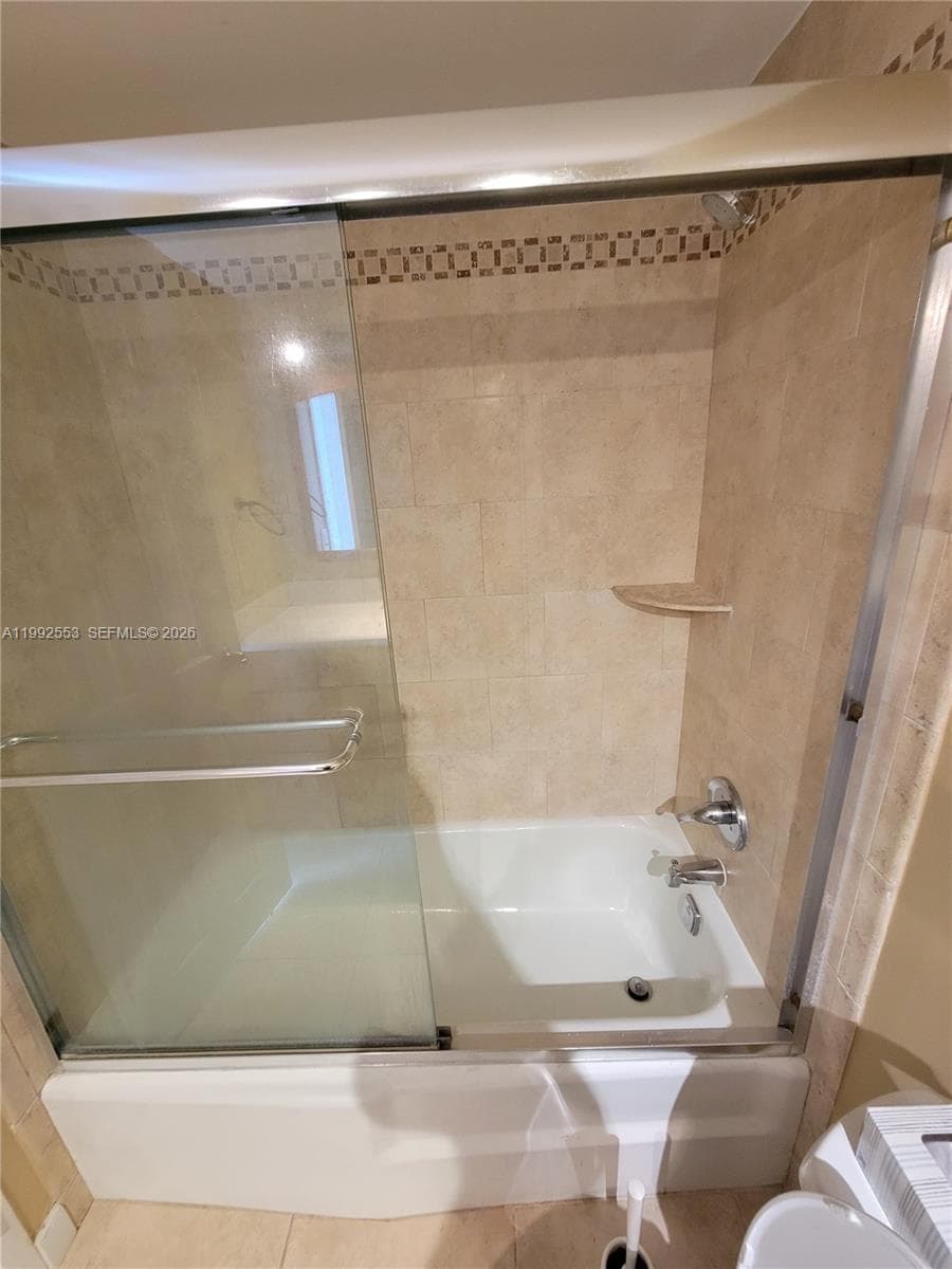 2020 NE 135th St 904 photo 5