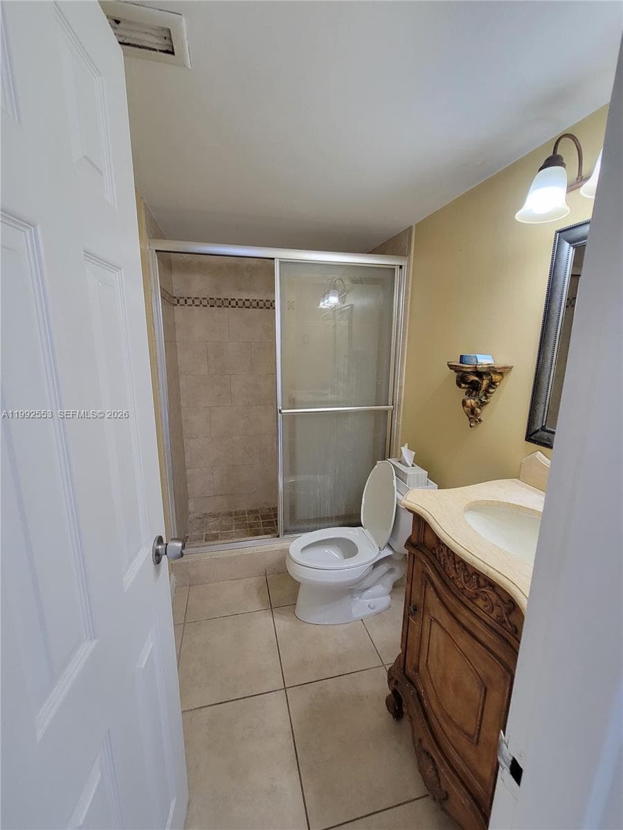 2020 NE 135th St 904 photo 14