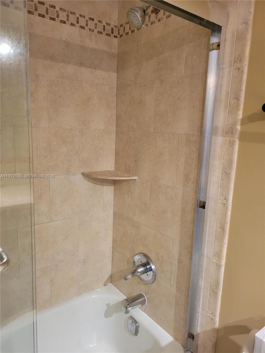 2020 NE 135th St 904 photo 8