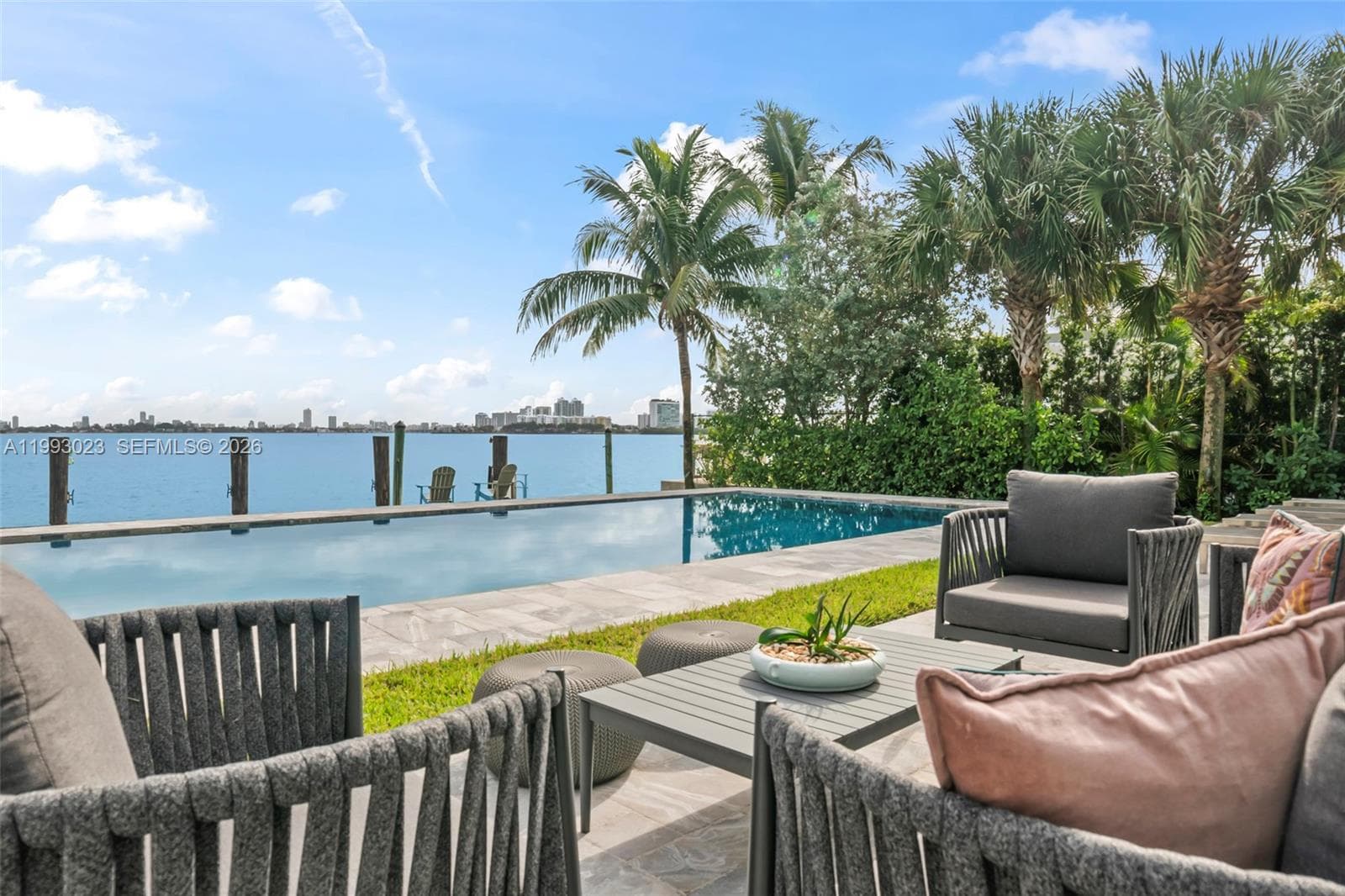 9301 N Bayshore Dr photo 3