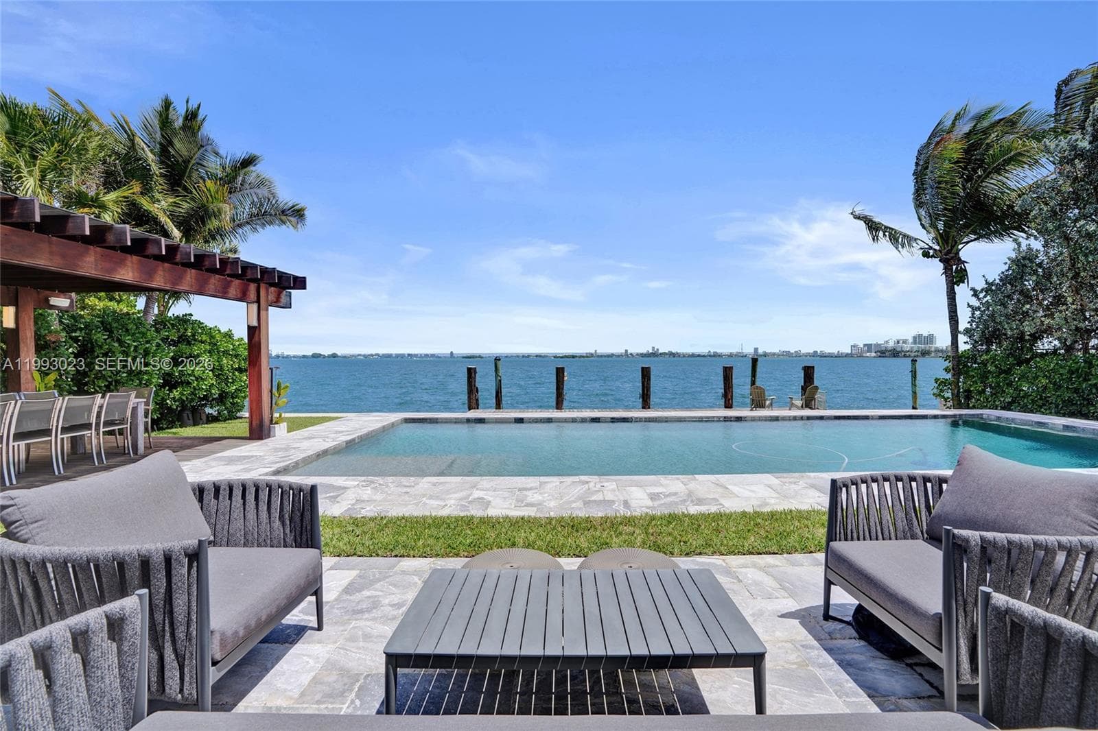 9301 N Bayshore Dr photo 1