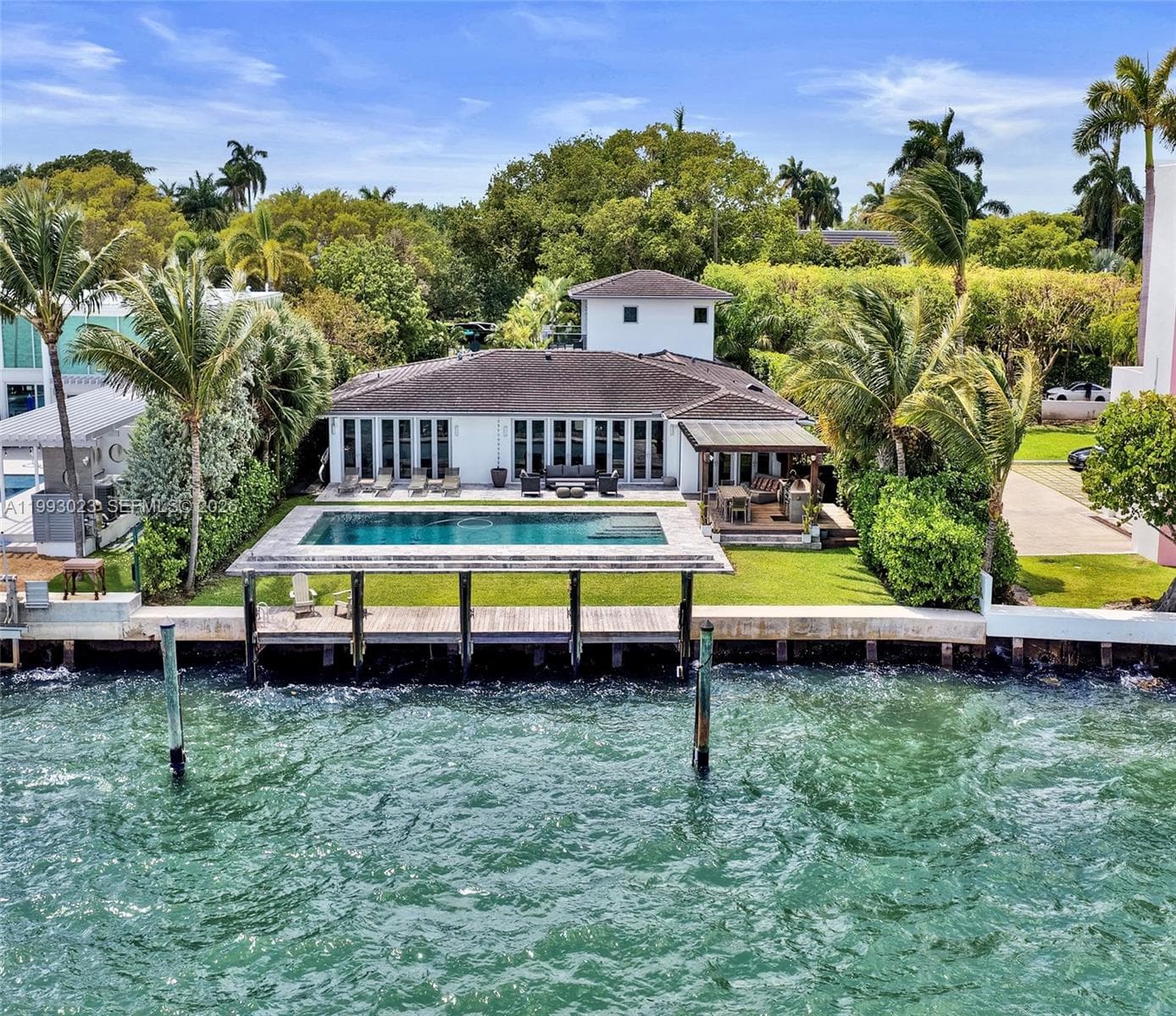 9301 N Bayshore Dr photo 4