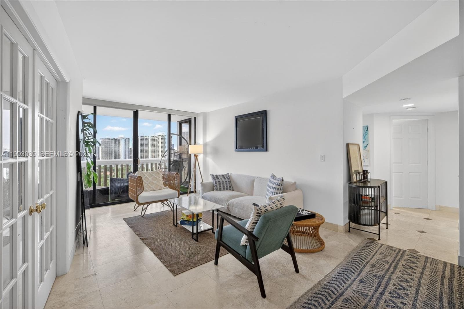 1000 Island Blvd 2105 photo 2