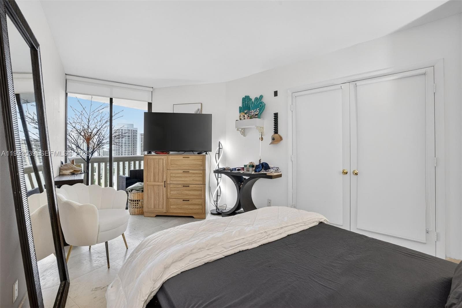 1000 Island Blvd 2105 photo 13